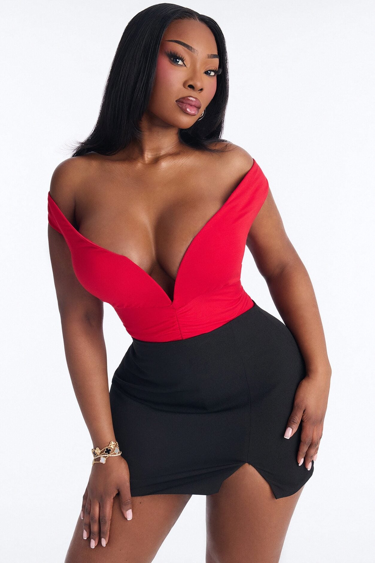 Evening Desire Off Shoulder Deep V-Neck Ruched Bodysuit - Red image 7