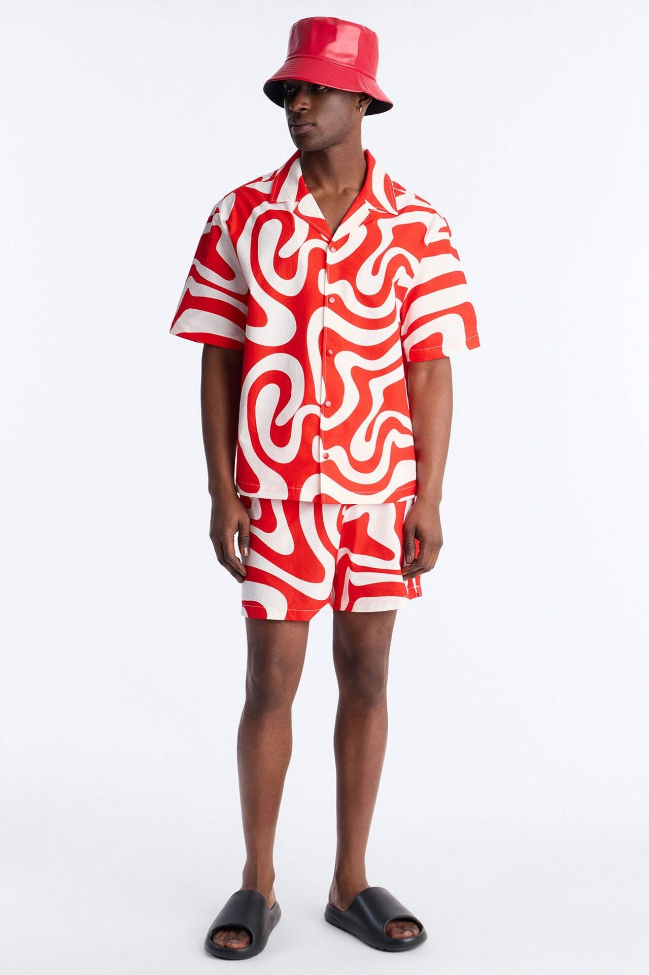 Relaxed Groovy Abstract Printed Seersucker Cuban Collar Button Up Shirt - Red image 2