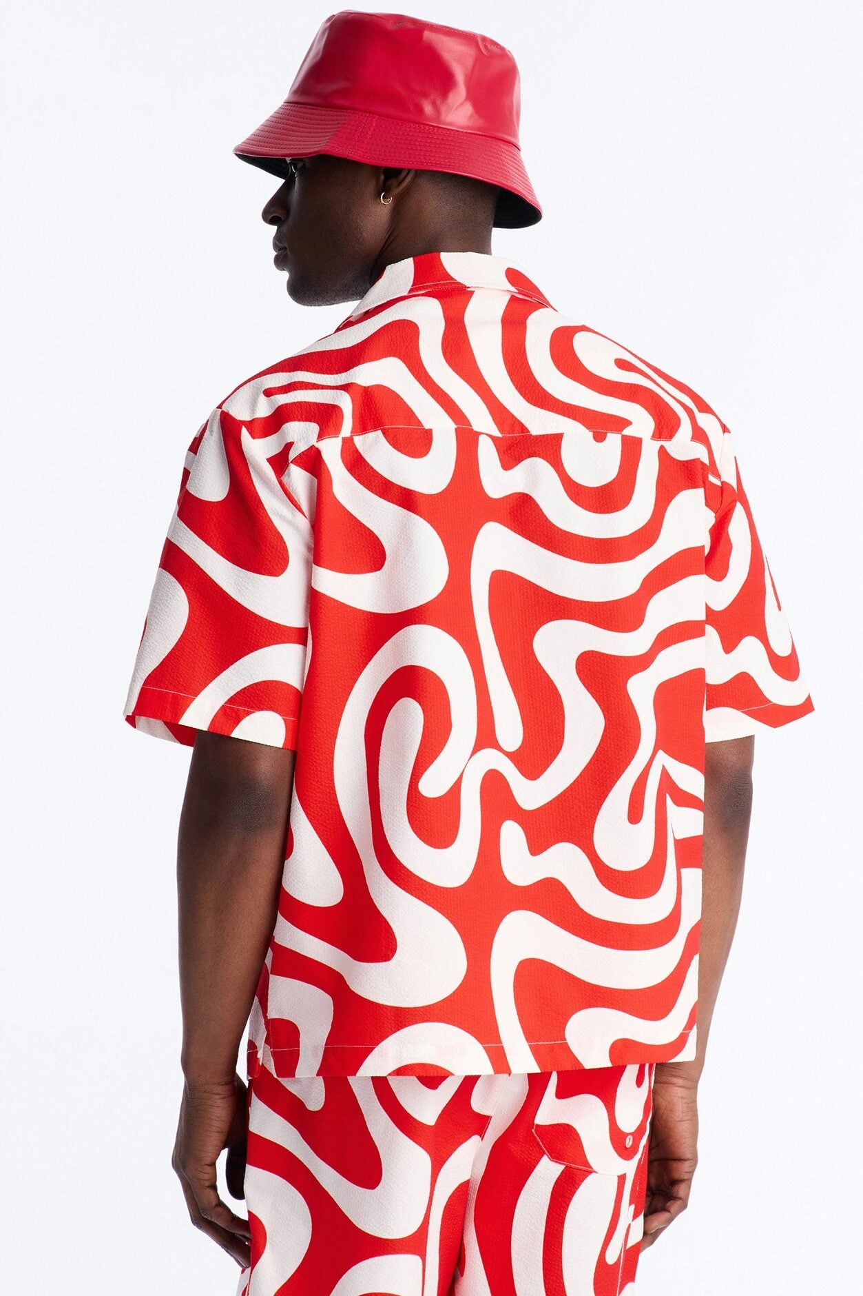 Relaxed Groovy Abstract Printed Seersucker Cuban Collar Button Up Shirt - Red image 4