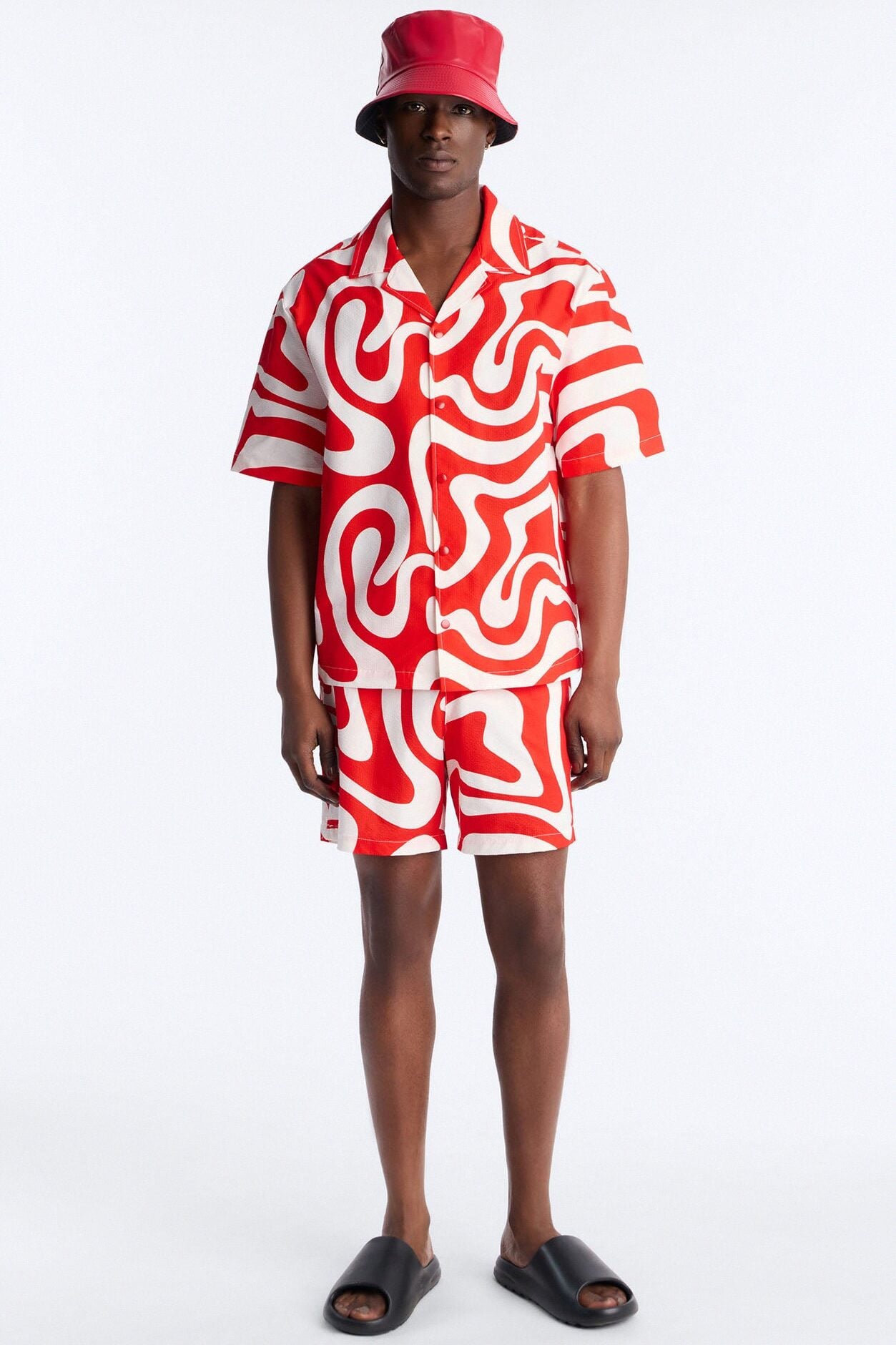 Groovy Abstract Printed Seersucker Swim Trunk 6″ - Red image 2