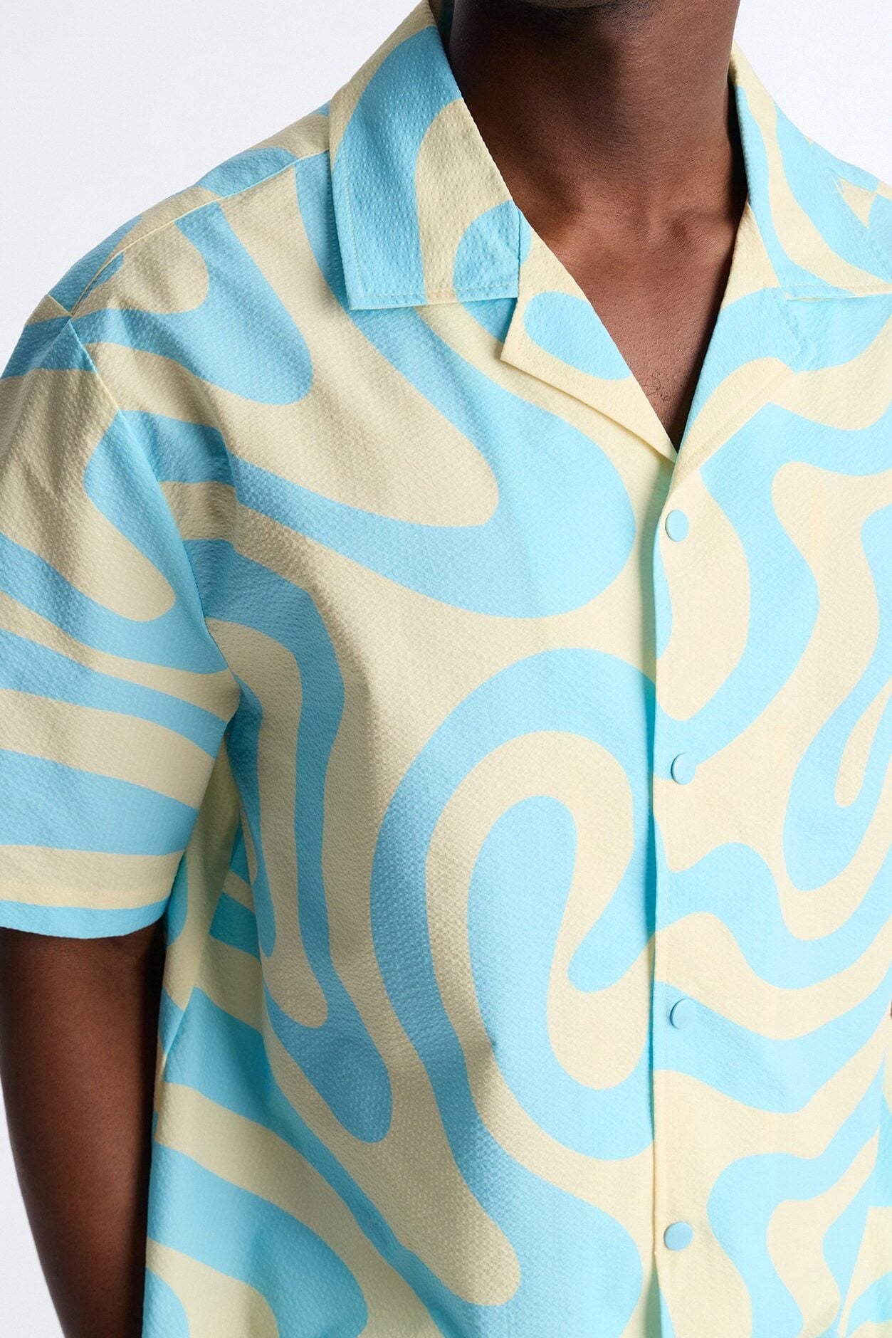 Relaxed Groovy Abstract Printed Seersucker Cuban Collar Button Up Shirt - Blue image 3