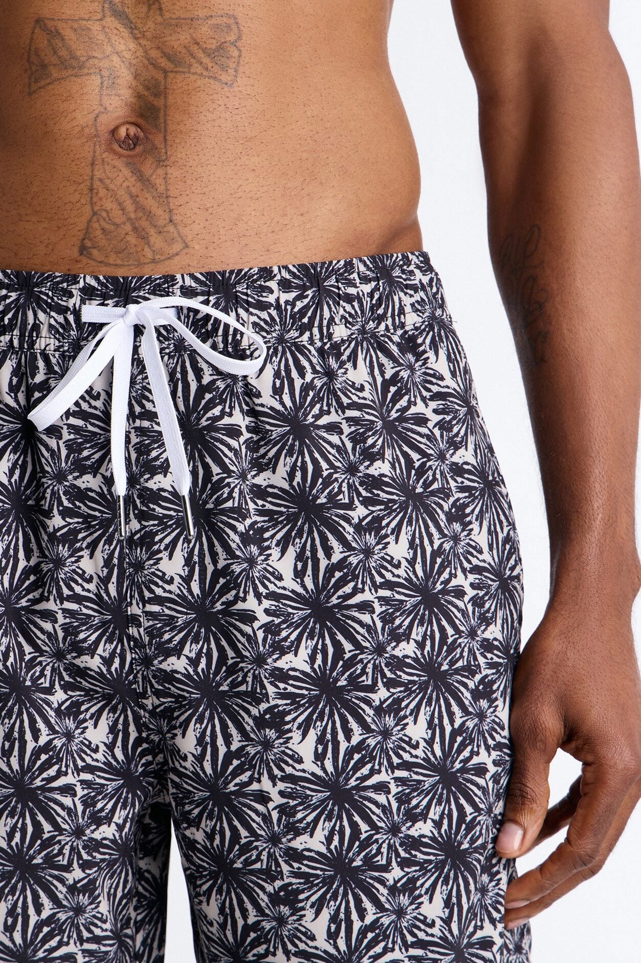Abstract Savanna Floral Swim Trunk 7″ - Sand image 3