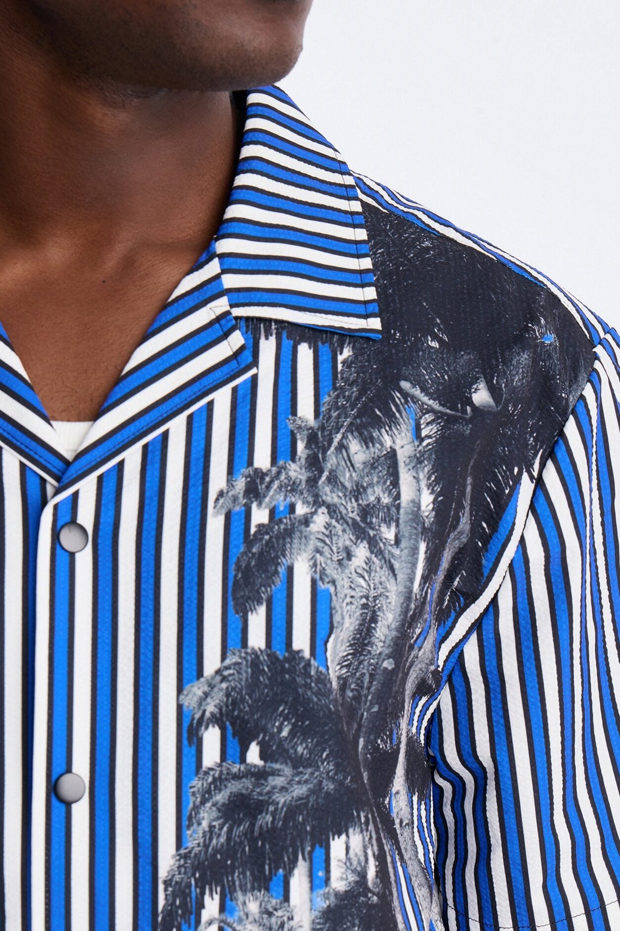 Relaxed Palm Haven Striped Seersucker Cuban Collar Button Up Shirt - Blue image 3