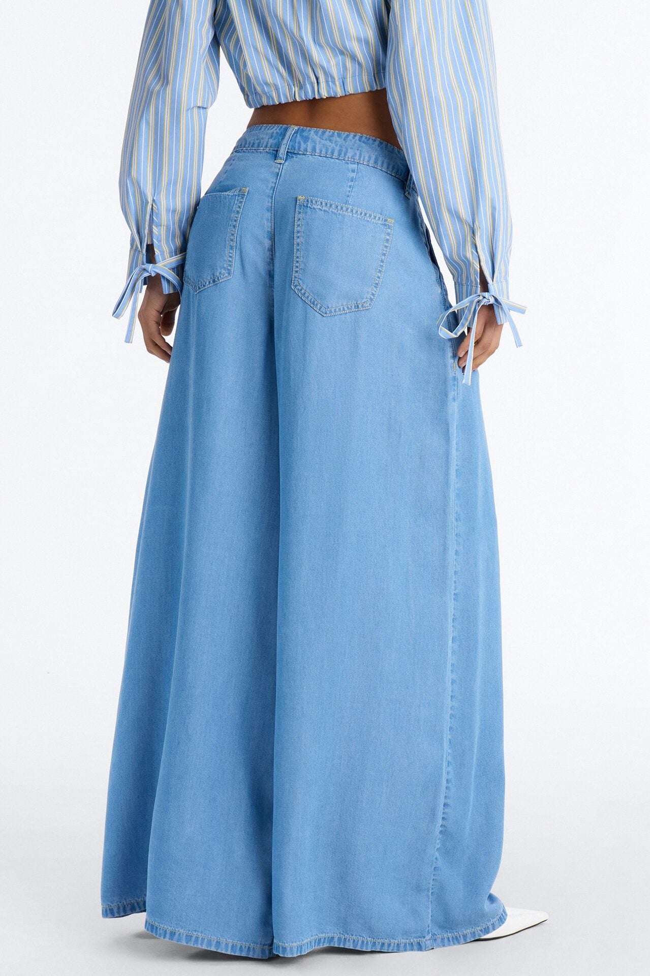High Tempo Chambray Super Low Rise Pant 32″ - Light Wash image 4