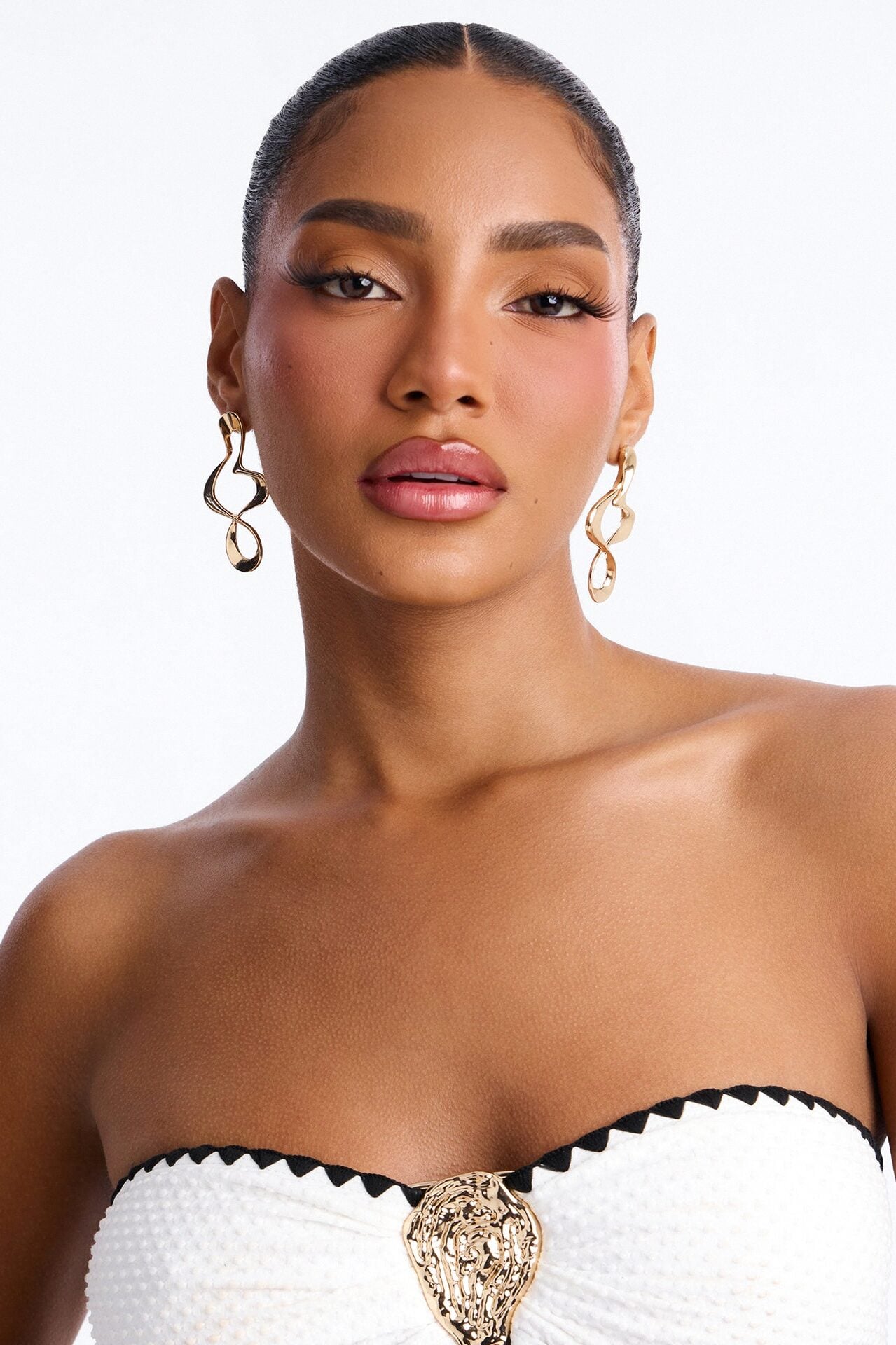 Effortlessly Chic Drop Earrings - Gold image 2