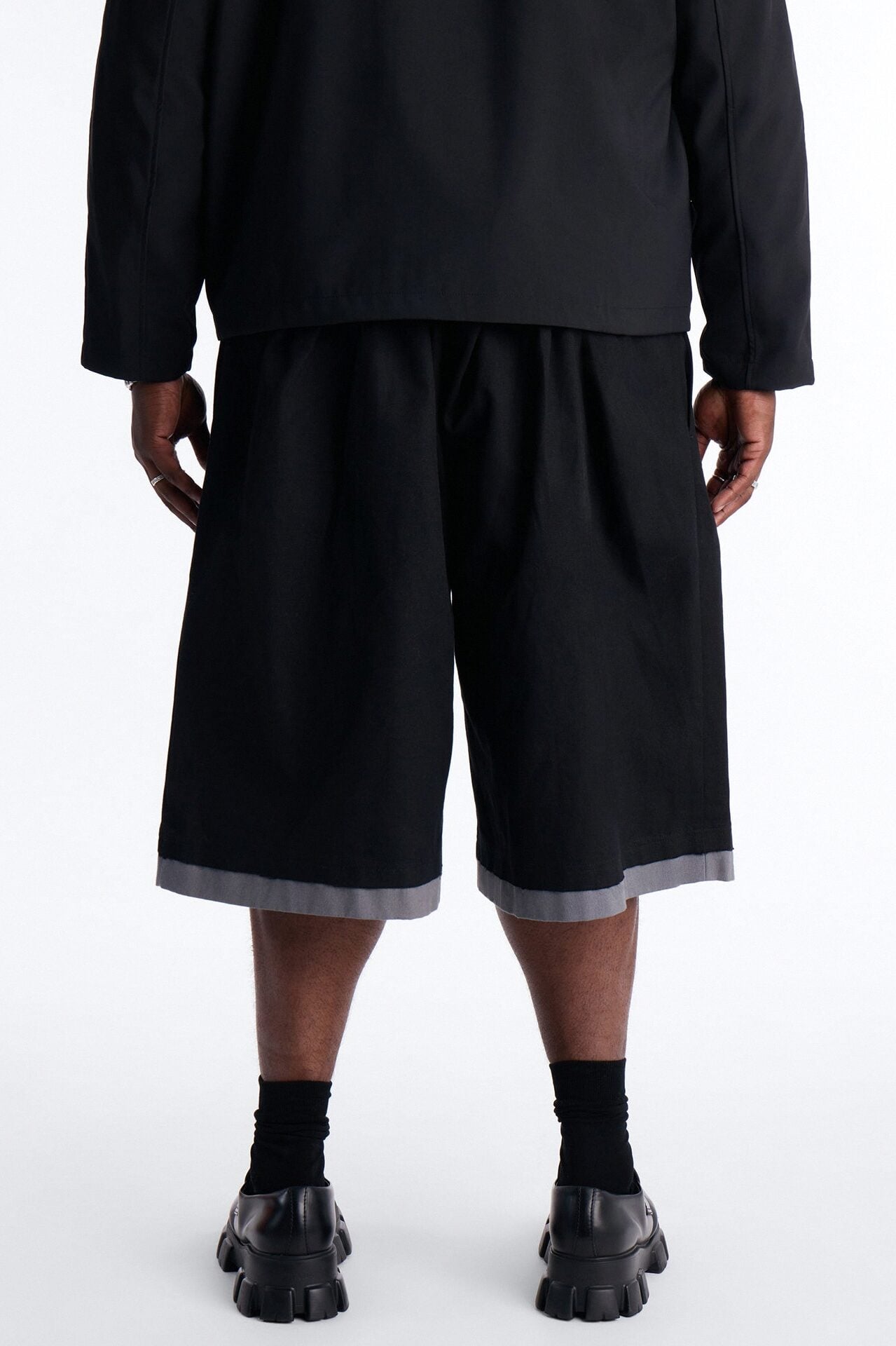 Baggy Pleated Milano Short - Black image 9