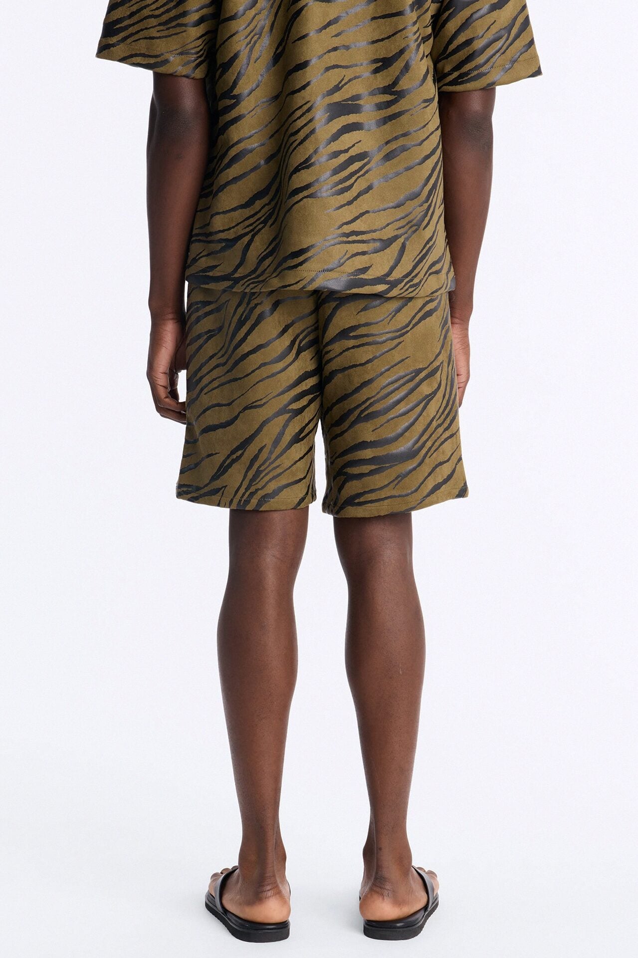 Relaxed Can't Be Tamed Short - Green image 4