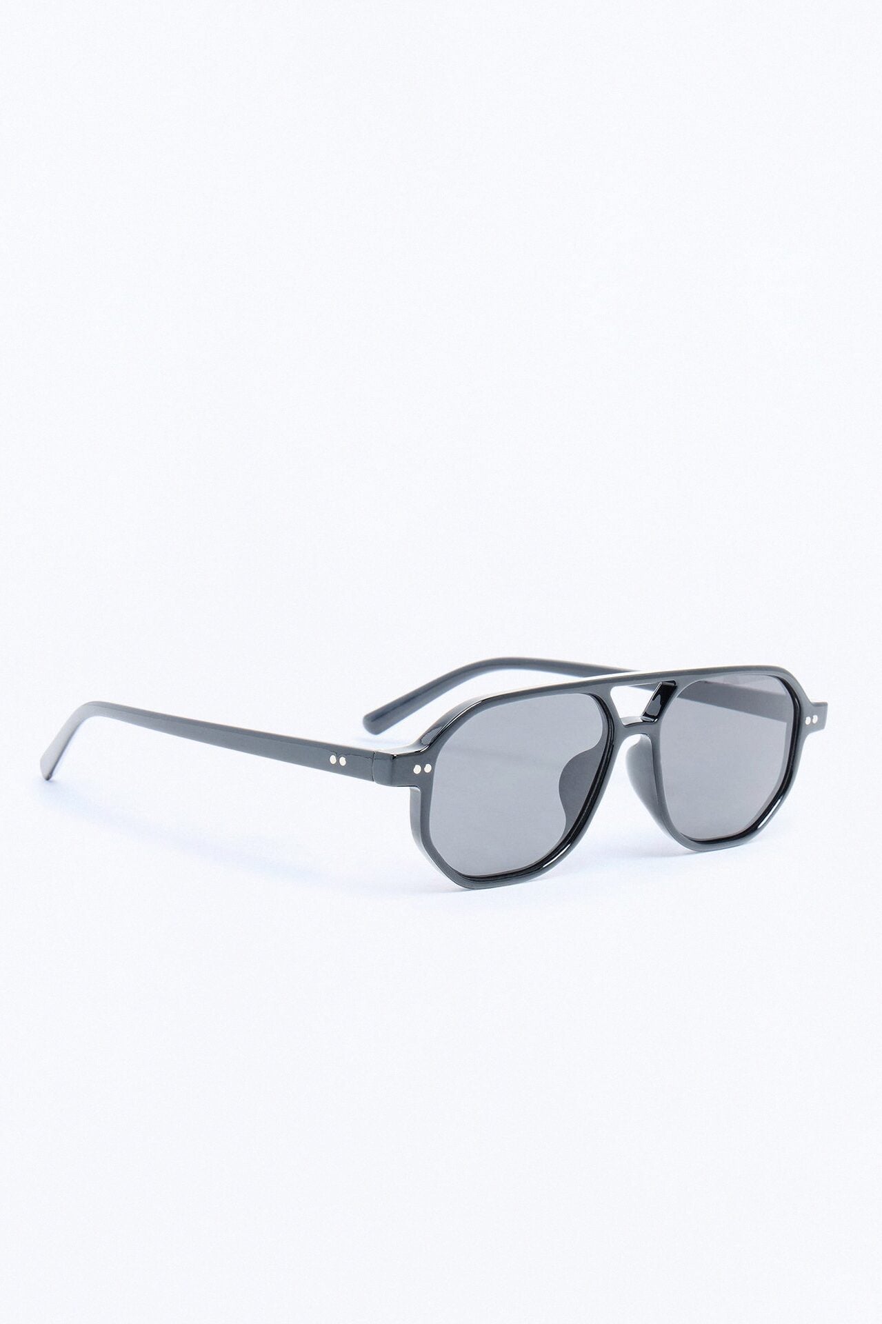 Eyes On Me Round Sunglasses - Black image 2