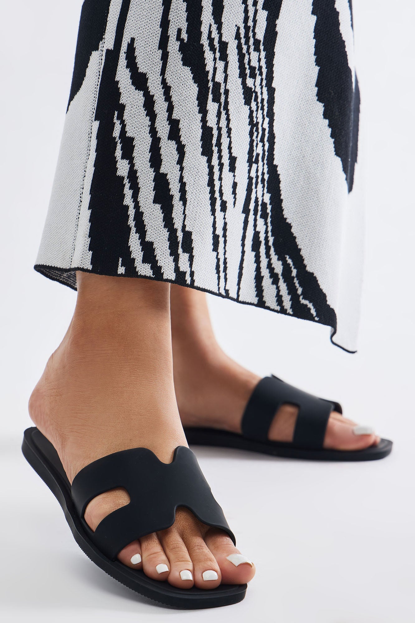 Jackie Flat Sandals - Black image 3