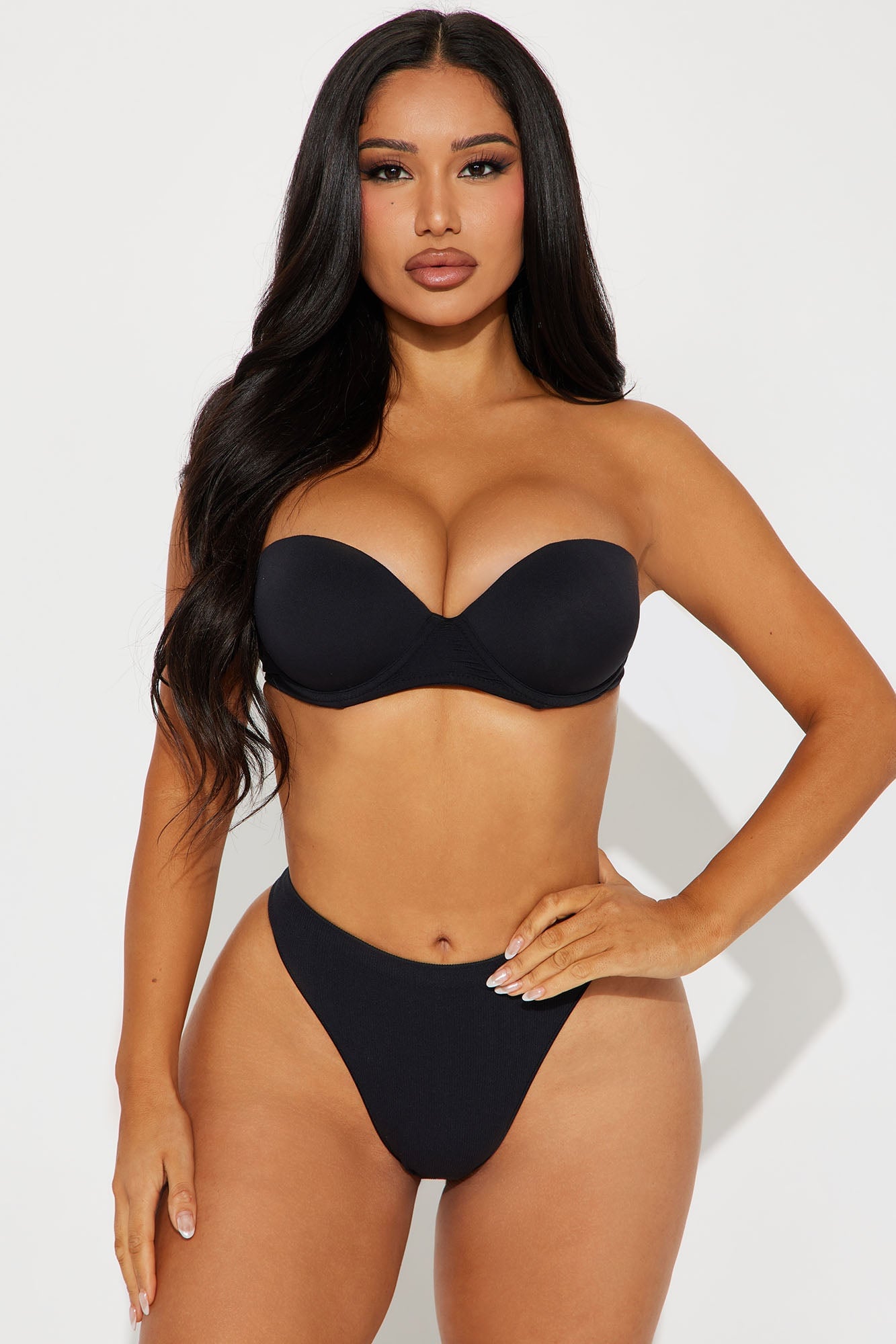 Curvy And Fine Seamless Cheeky Thong Panty - Black image 2