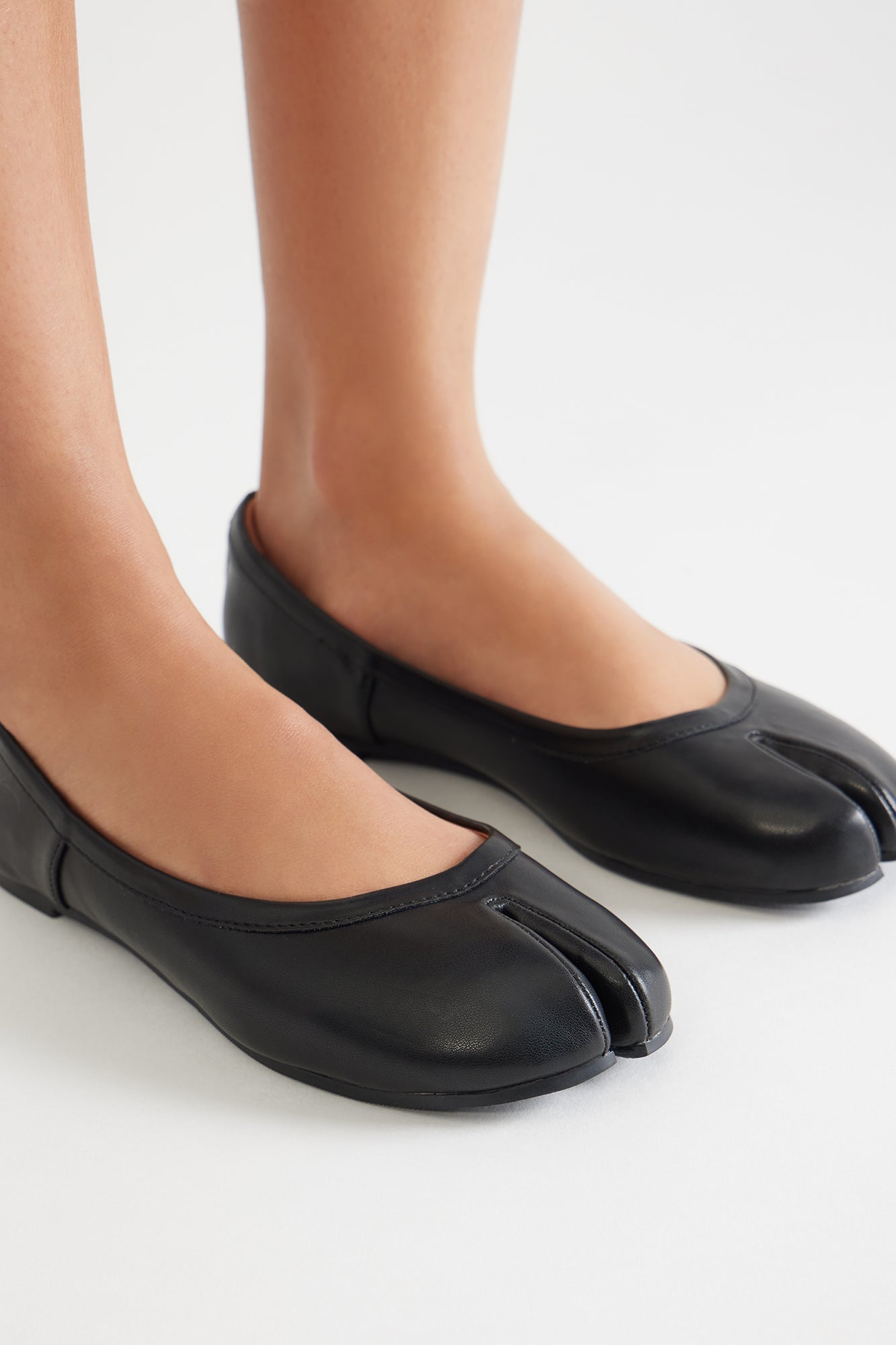 Merlin Tabi Flats - Black image 5