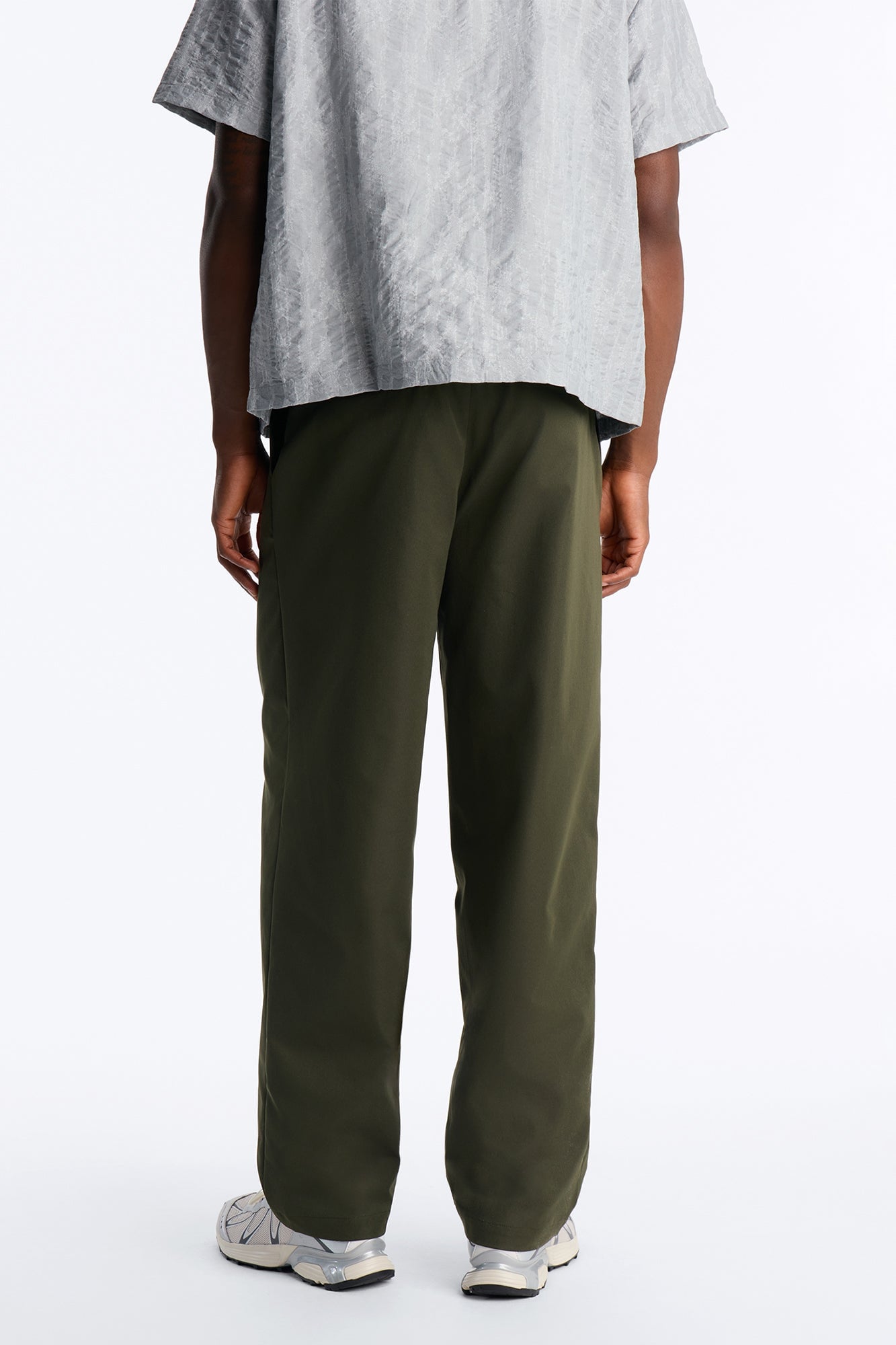Nelson Pleated Hybrid Relaxed Pant - Olive image 7