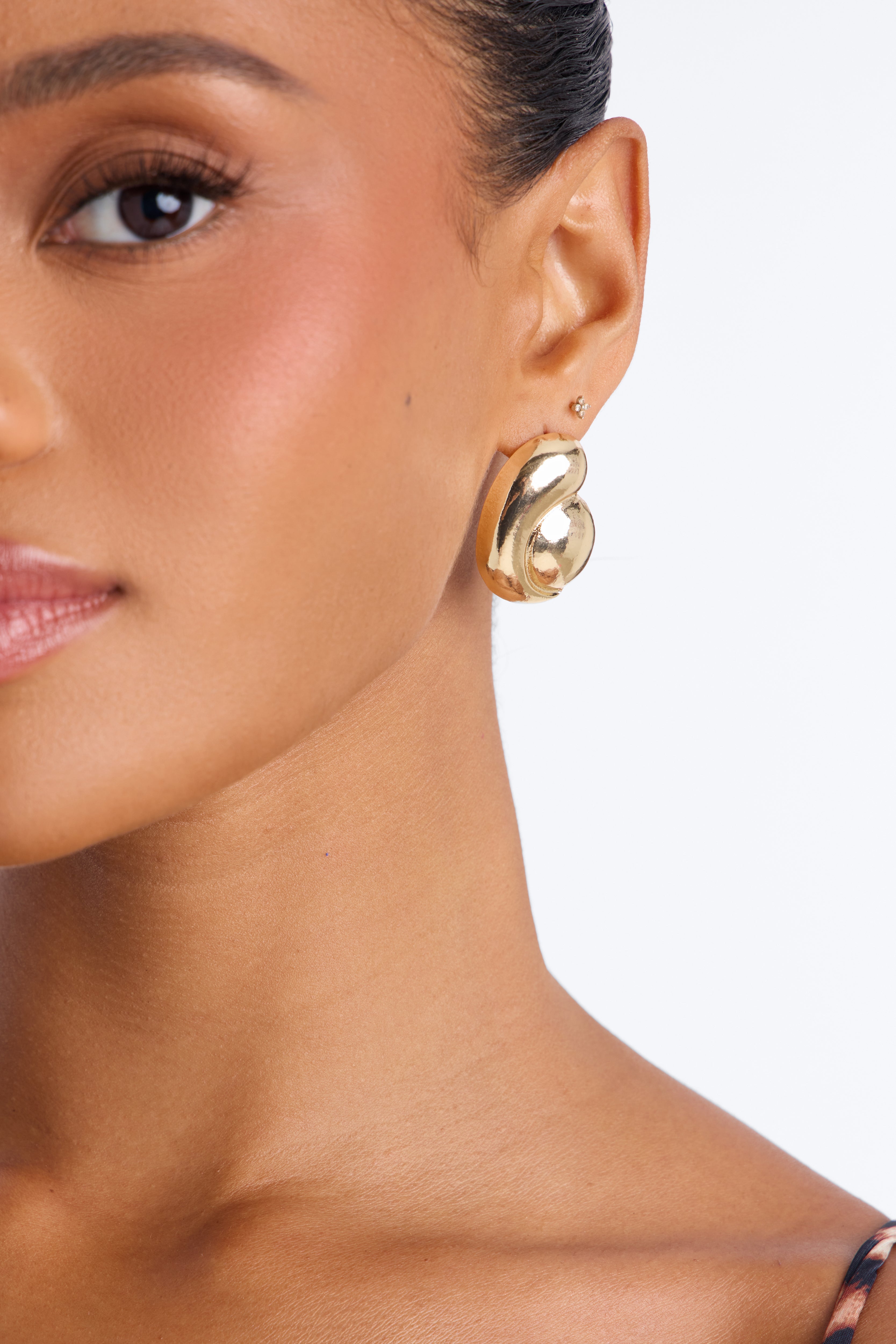 Always On My Mind Stud Earrings - Gold image 1