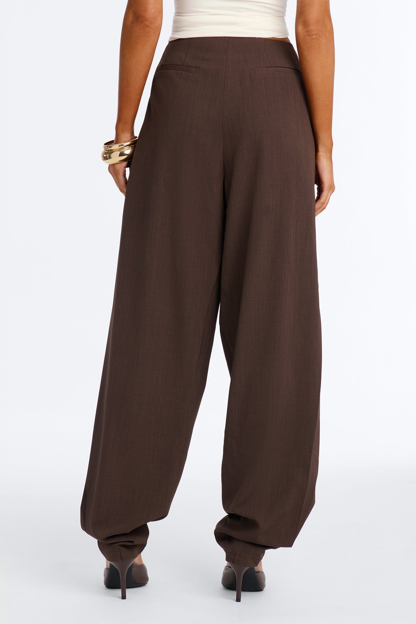 Isla Low Rise Clean Waistband Pleated Trouser - Chocolate image 7