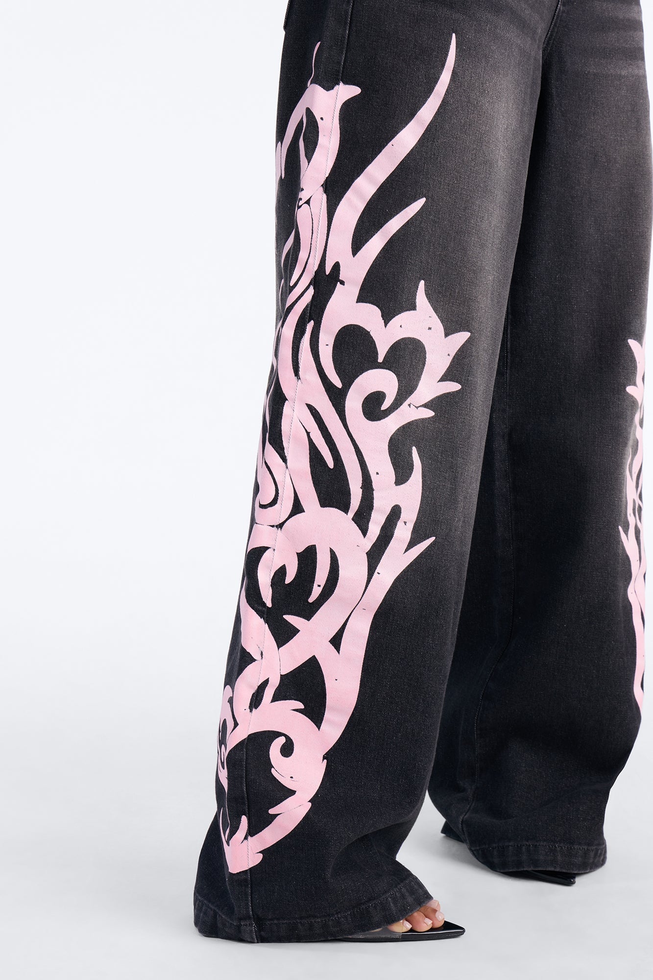 Sentimental Value 90s Baggy Printed Jeans - Black Wash image 8