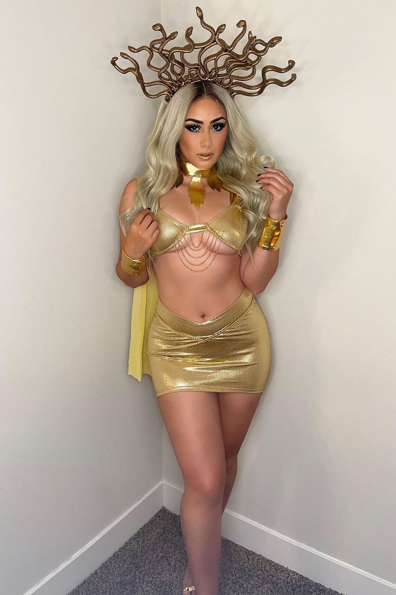 Medusa Mami 5 Piece Costume Set - Gold image 11