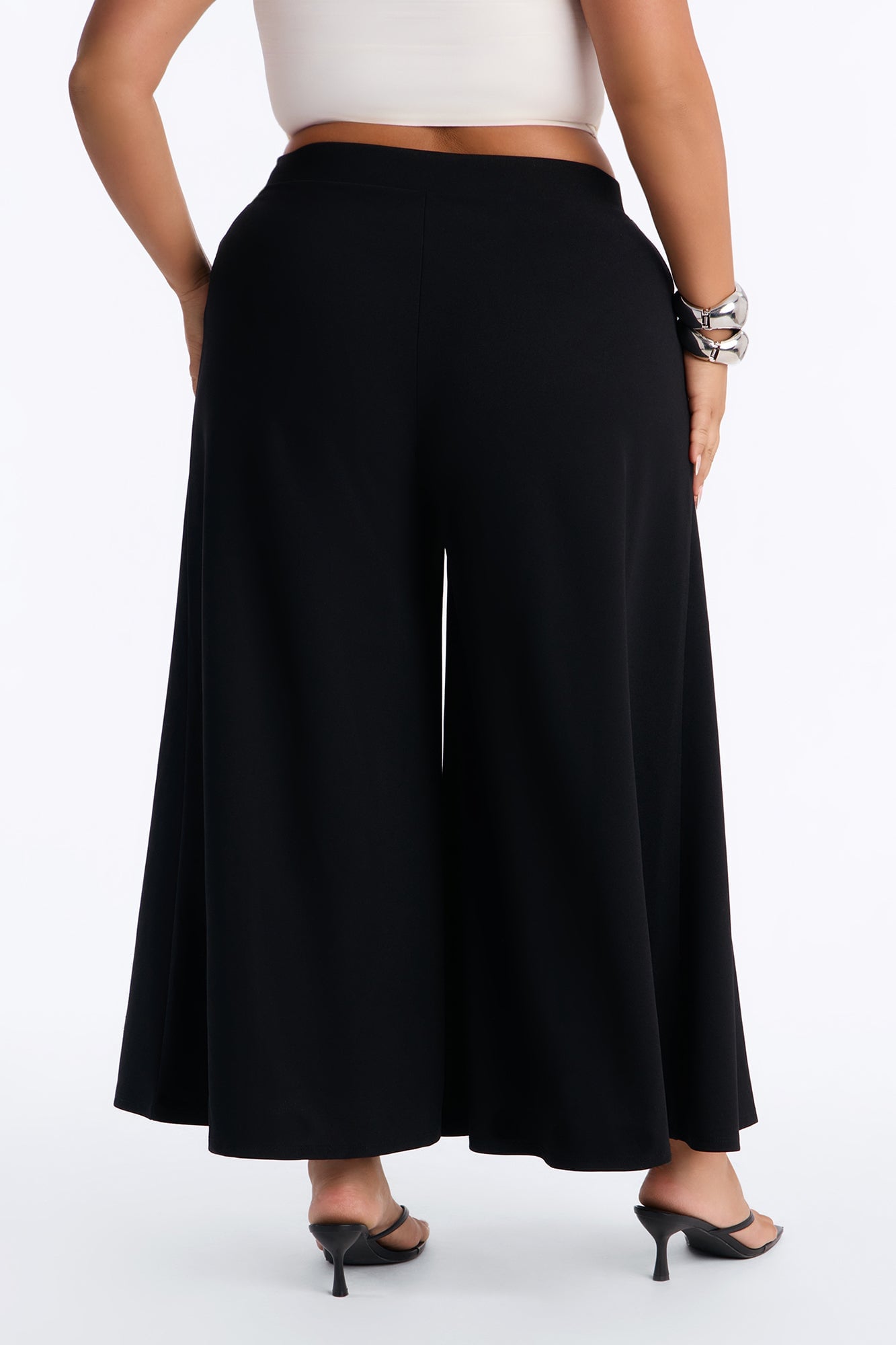 Clara Mid Rise Pull On Culotte Trouser - Black image 3