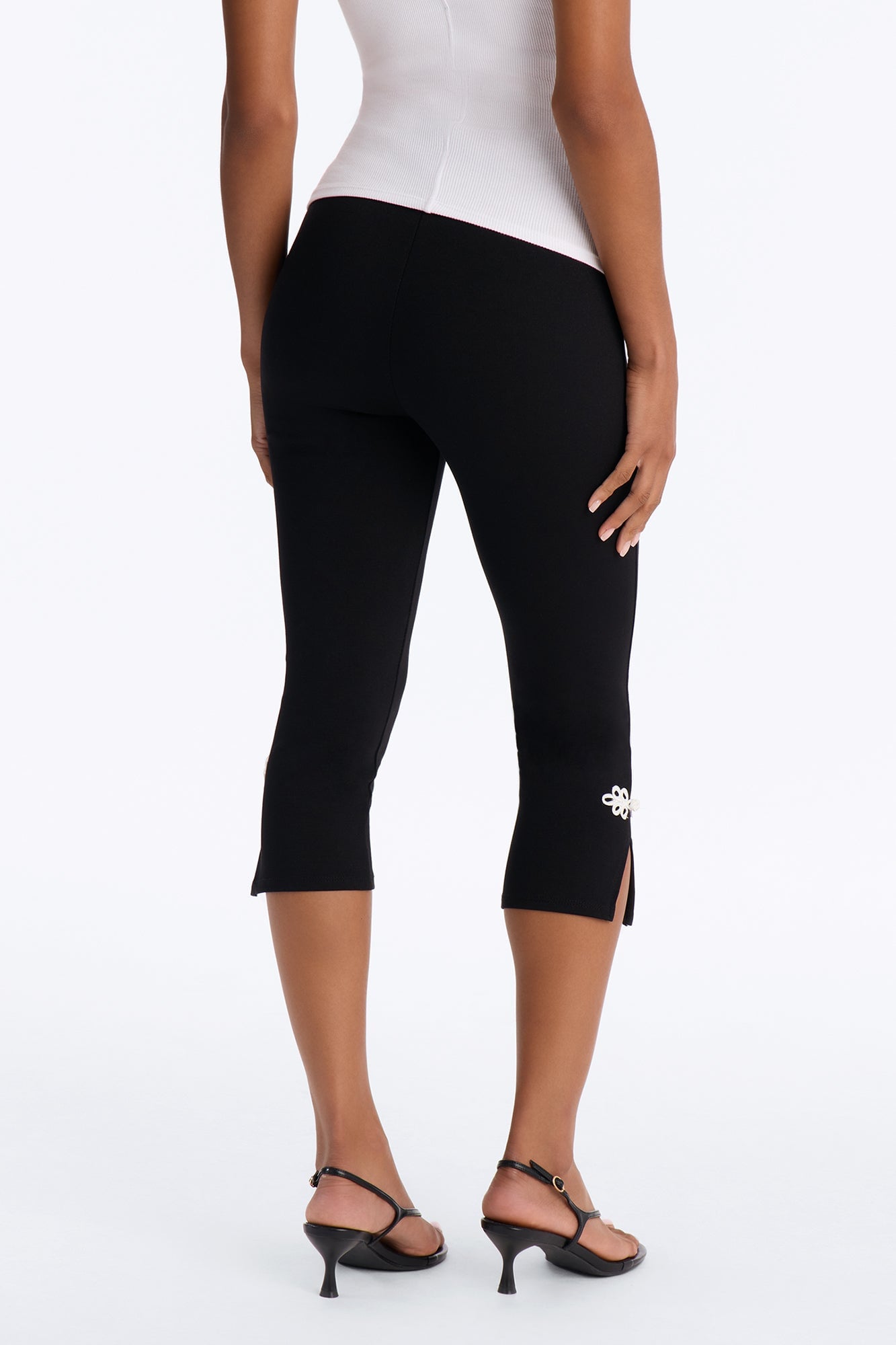Poppy Ponte Split Hem Frog Closure Capri Leggings - Black/White image 8