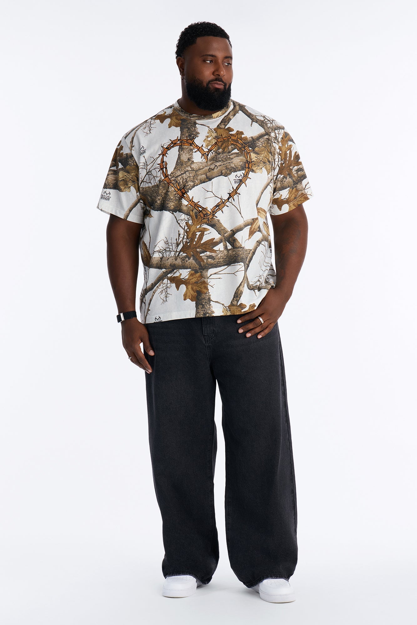 Real Tree Barbed Wire Heart Short Sleeve Tee - Camouflage image 2