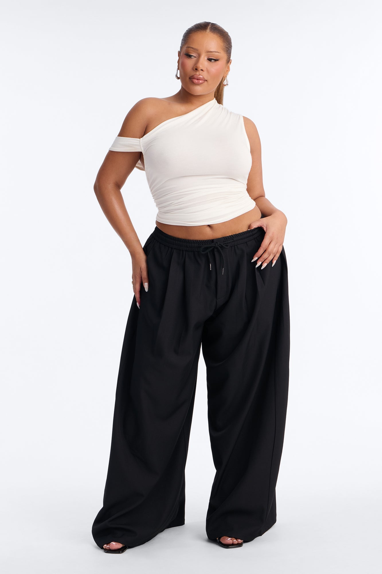 Heidi High Rise Wide Leg Pleated Drawstring Trouser - Black image 2