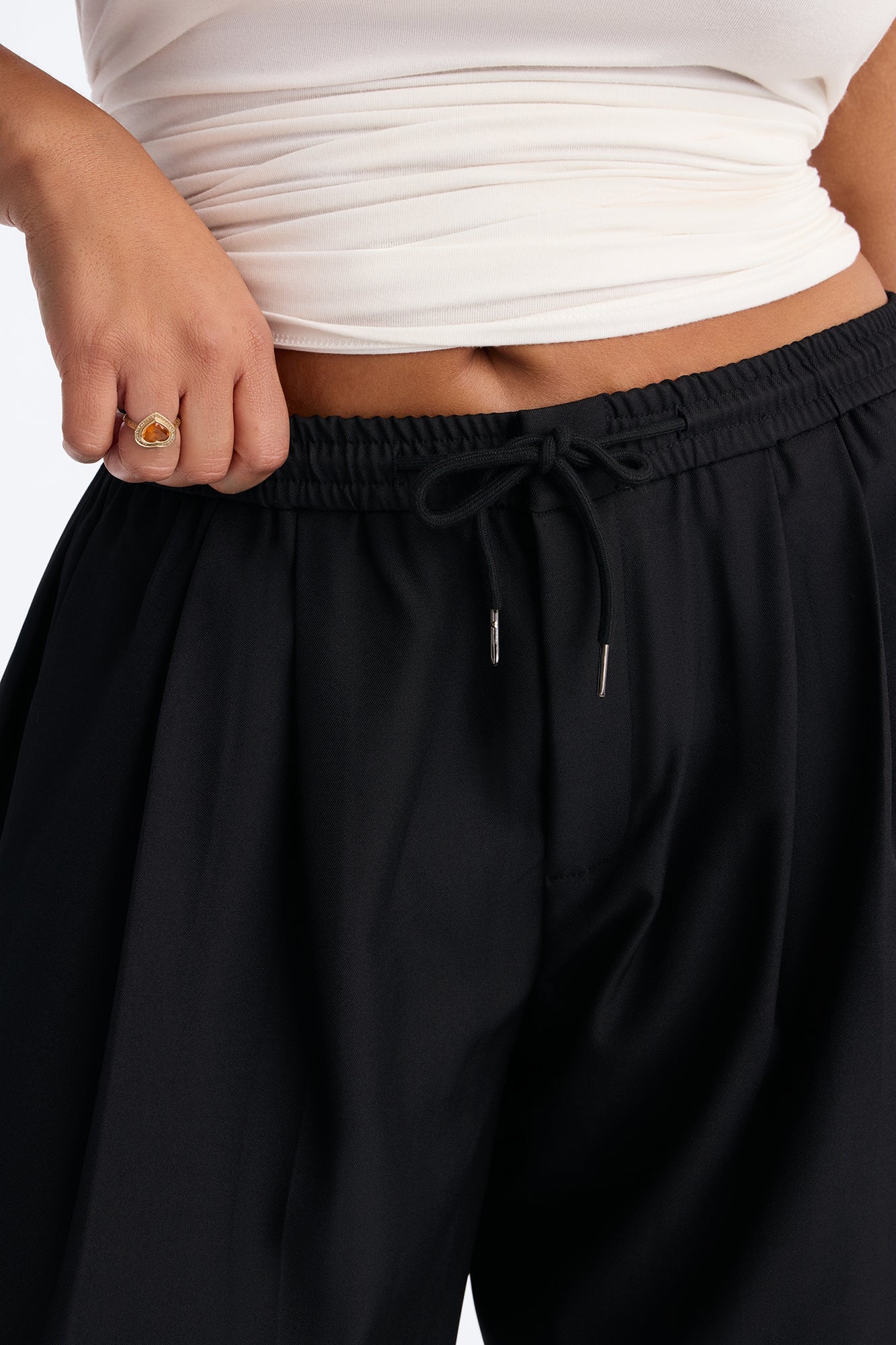 Heidi High Rise Wide Leg Pleated Drawstring Trouser - Black image 3