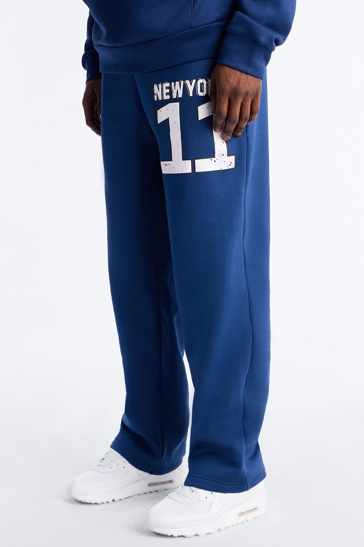 New York Classic Sweatpants - Navy image 1