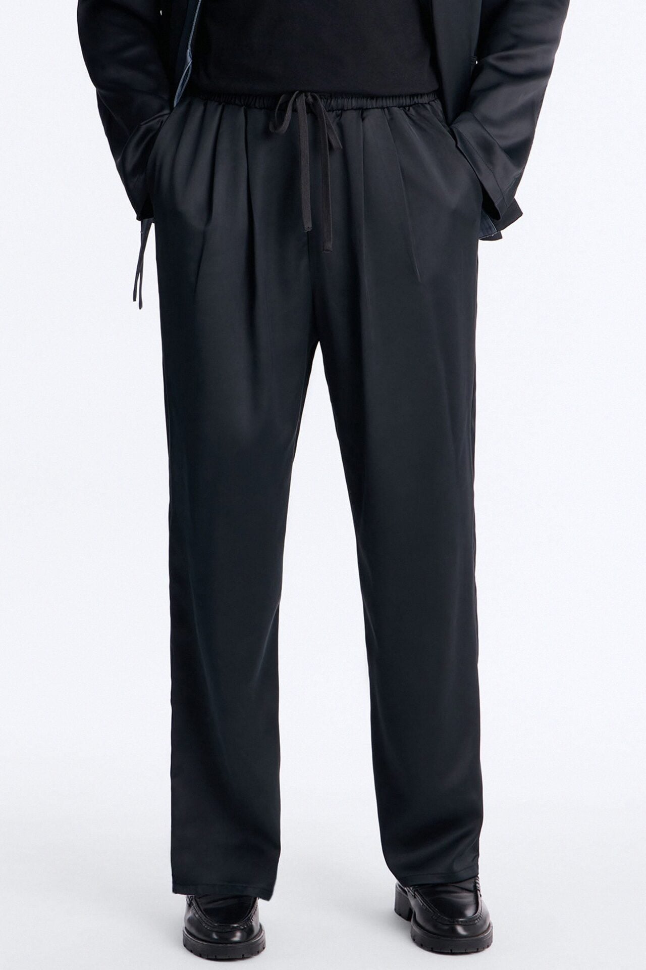 Relaxed Liquid Shadow Pleated Trouser - Black image 1