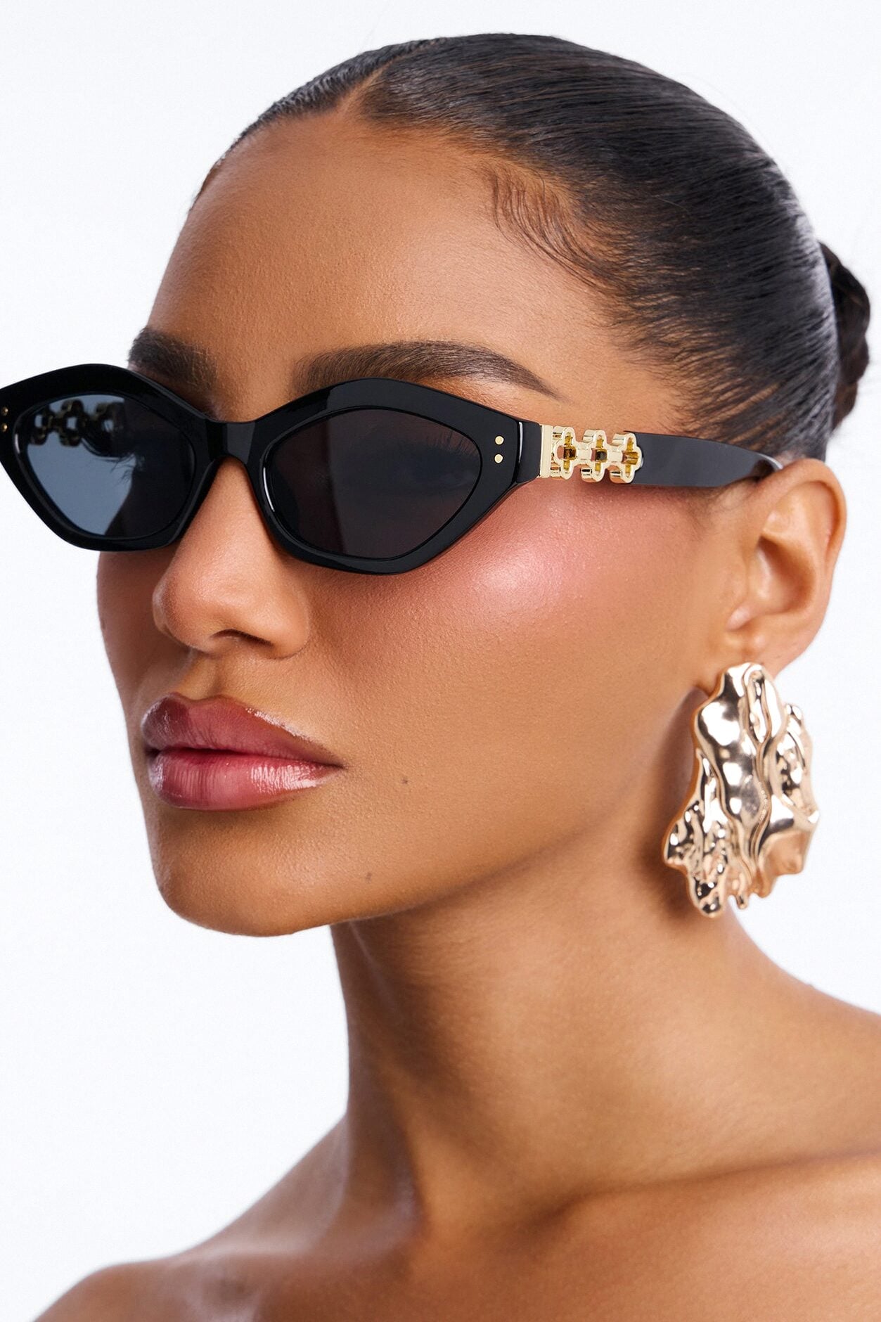 Classy Act Cat Eye Sunglasses - Black image 1