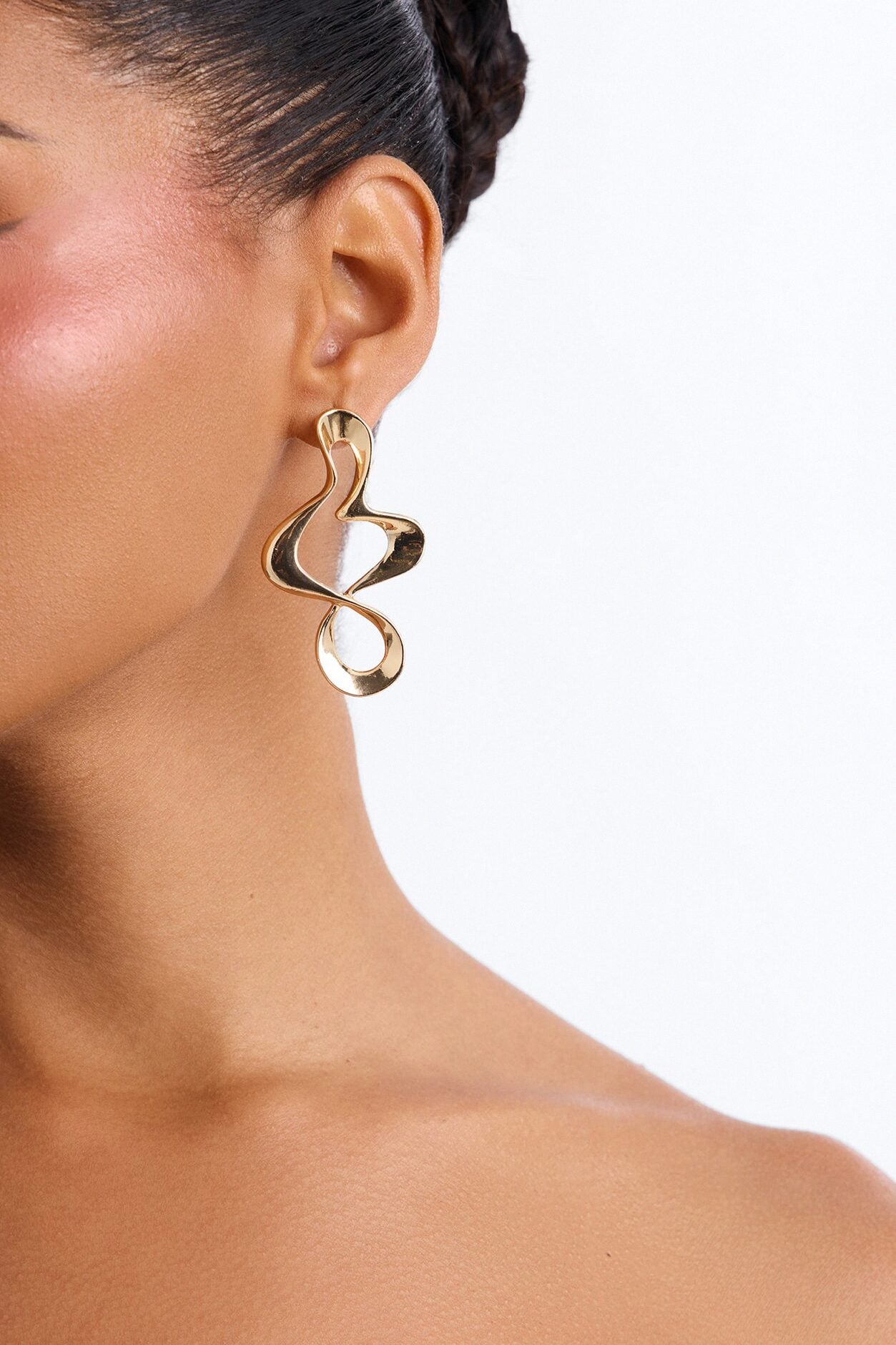 Effortlessly Chic Drop Earrings - Gold image 1
