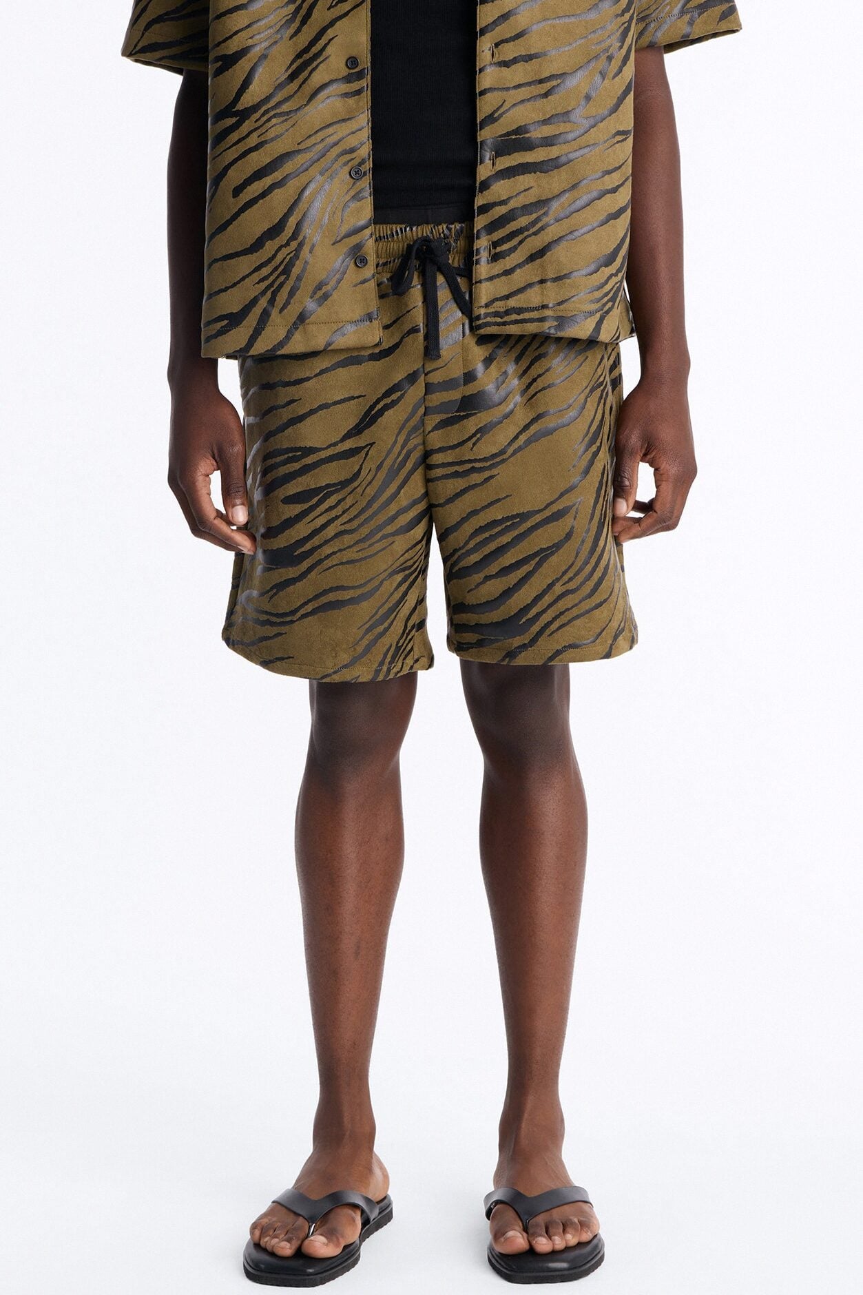 Relaxed Can't Be Tamed Short - Green image 1