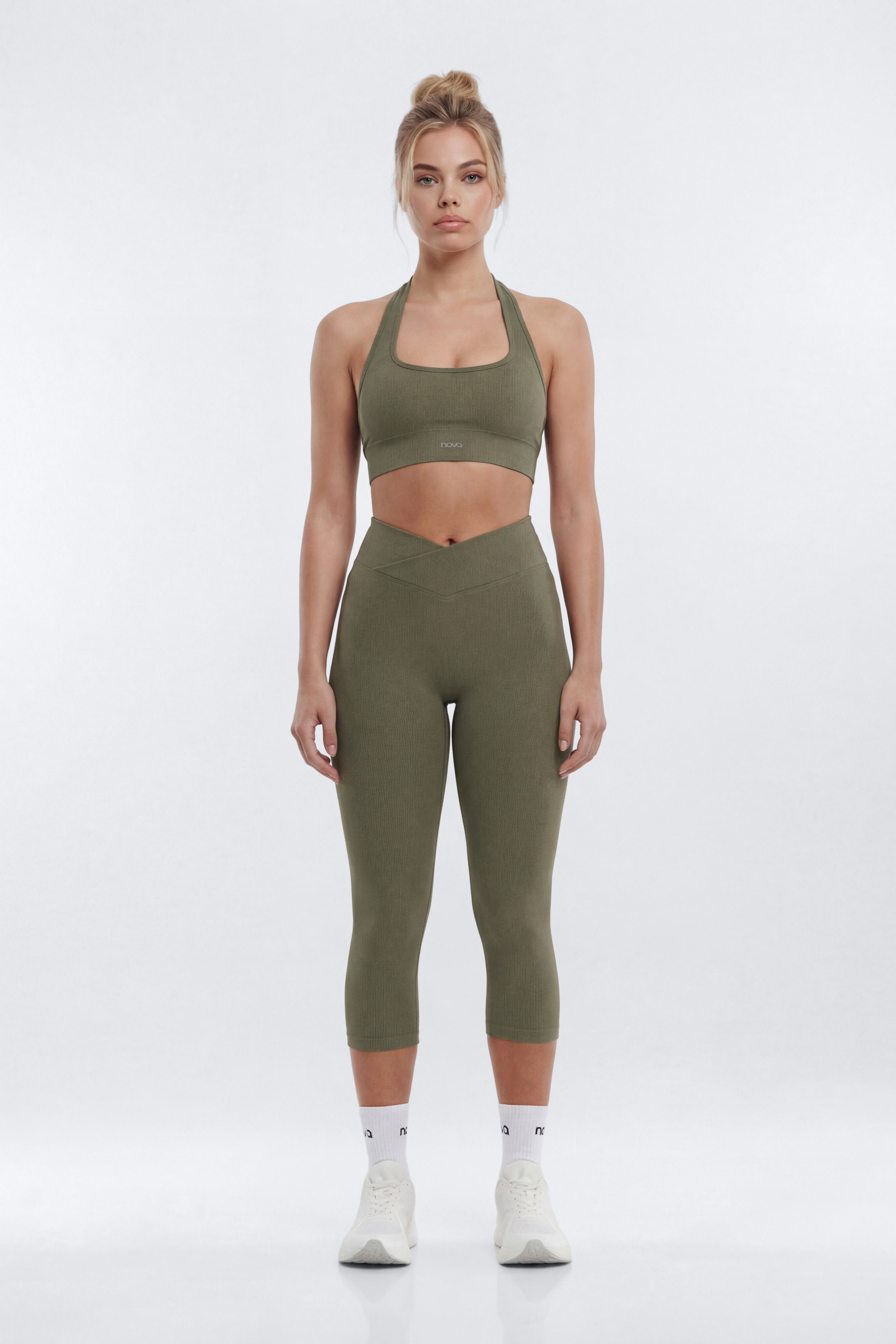 SeamlessLift™ 17″ Crossover Capri Legging - Moss