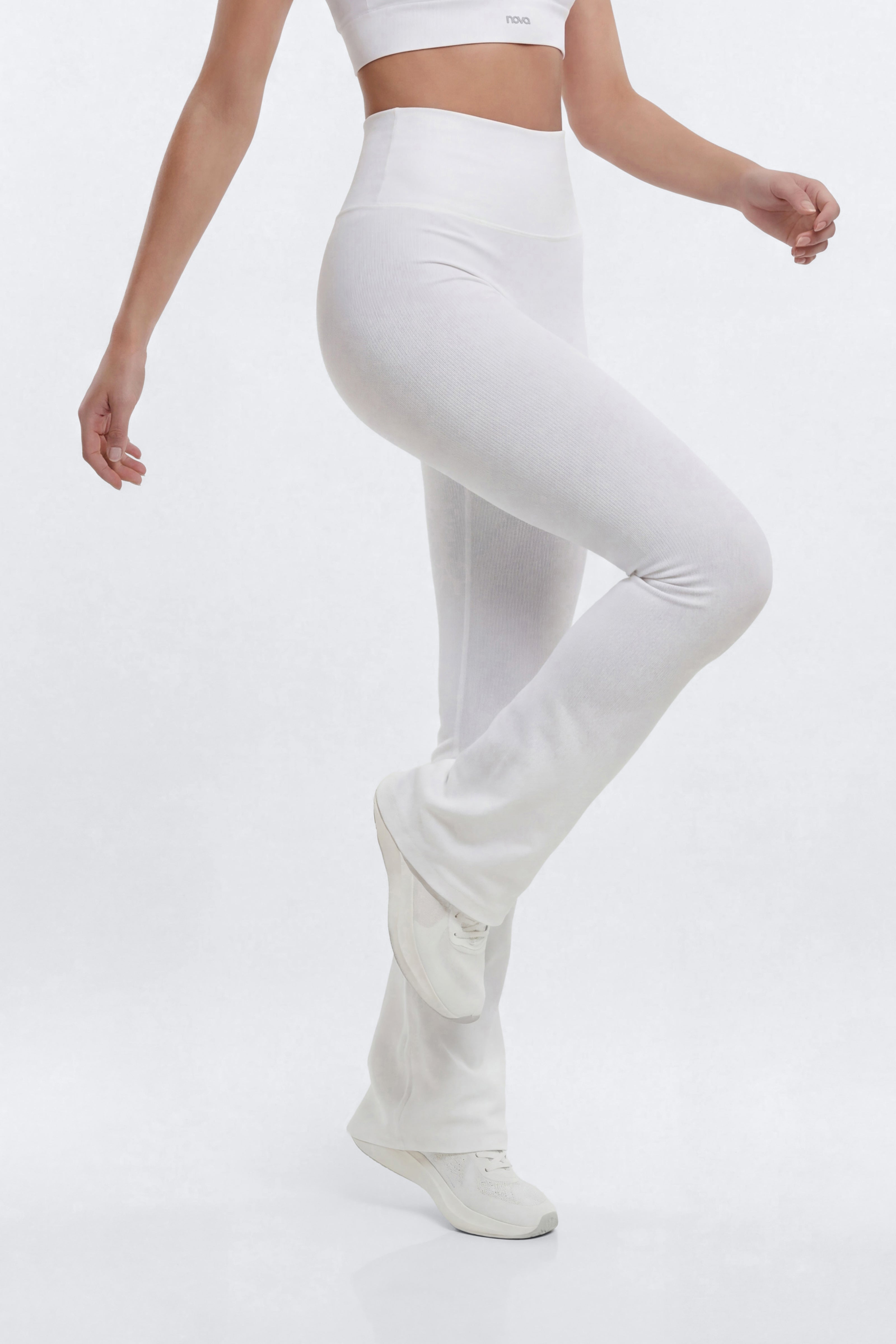 SeamlessLift™ 32″ High Rise Flare Legging - Bright White