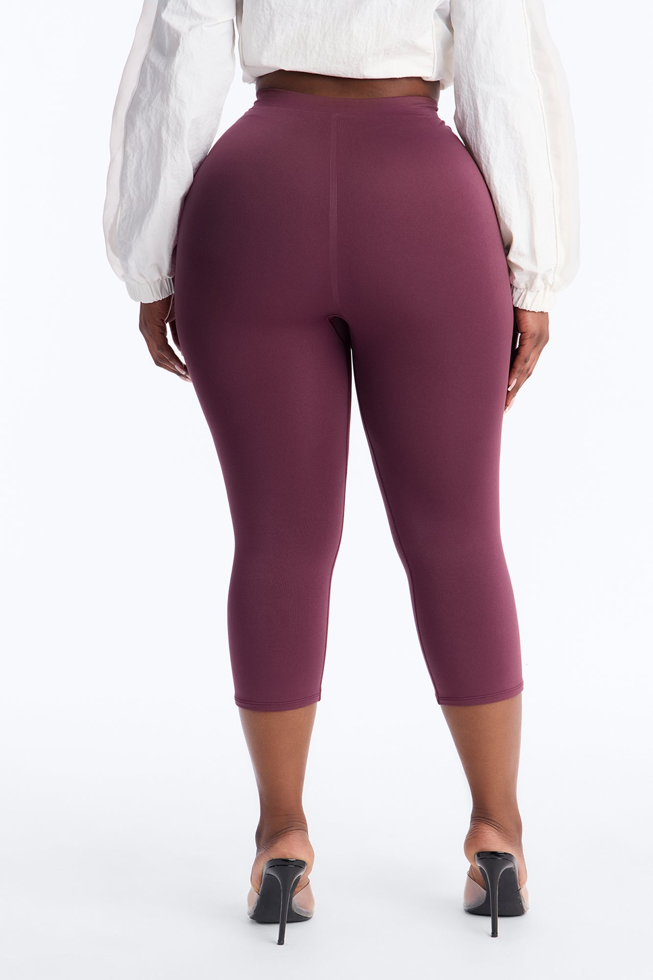 Seamless Smooth Double Lined Capri Pant - Plum image 6