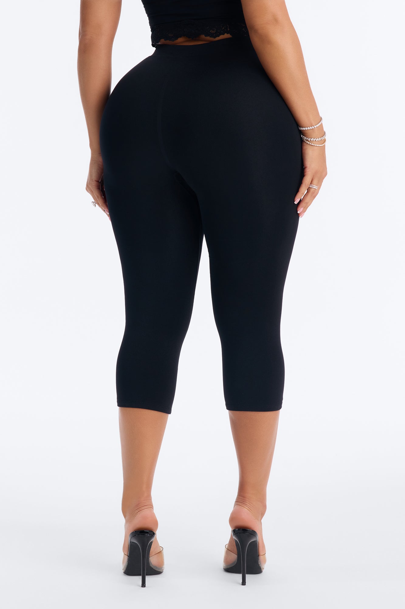 Seamless Smooth Double Lined Capri Pant - Black image 3