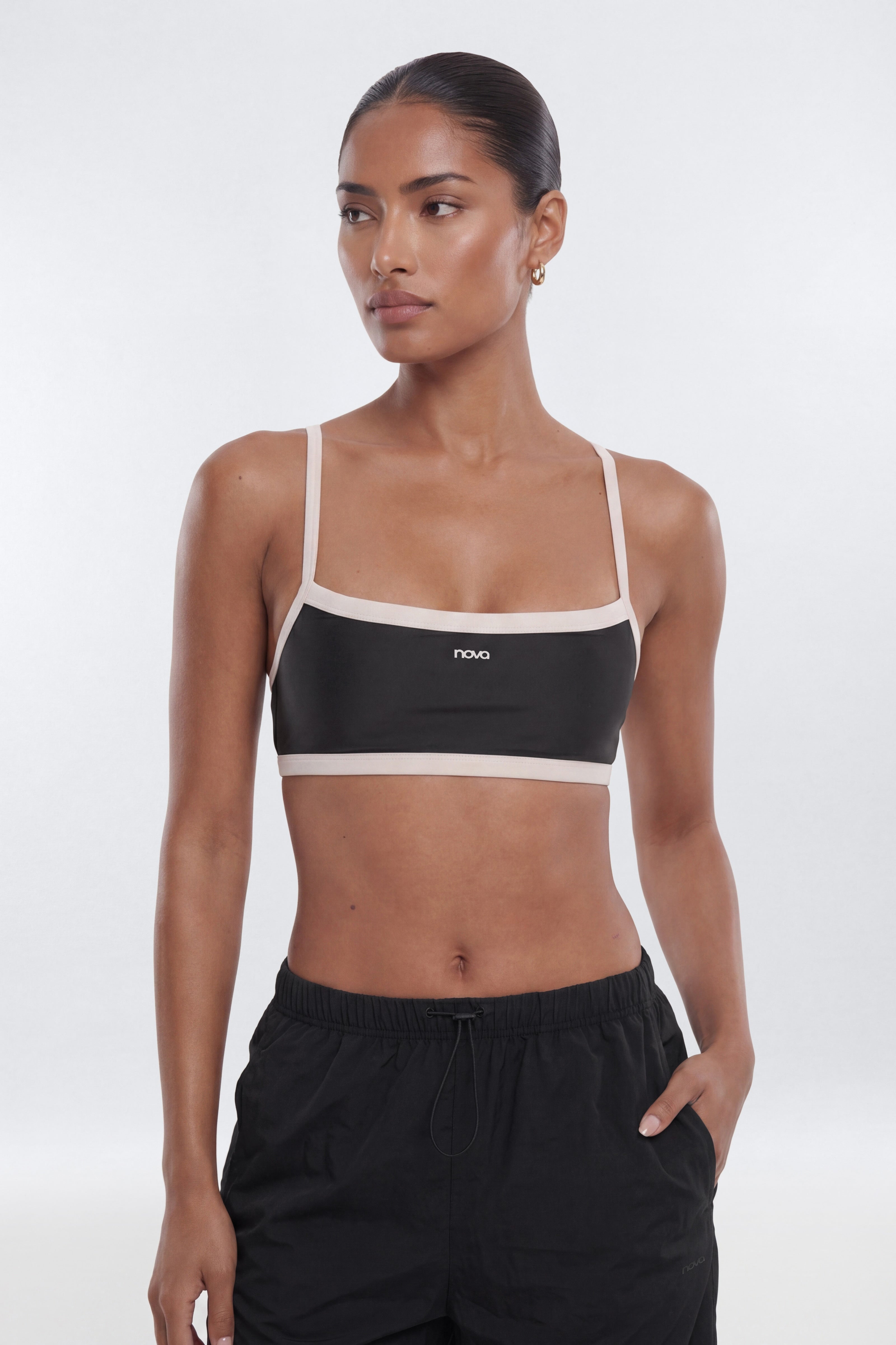 AirSculpt™ Contrast Strap Sports Bra - Black