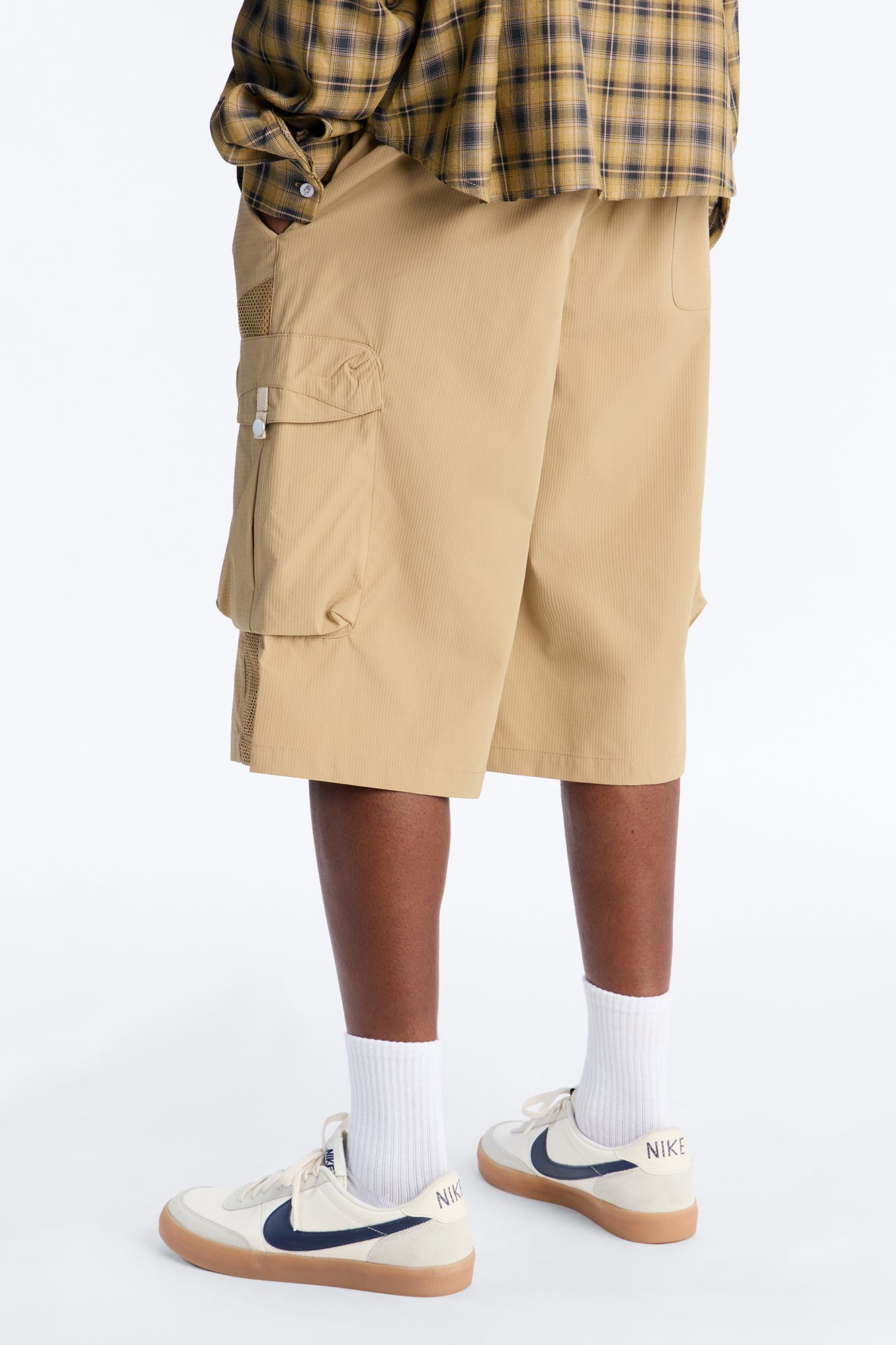Relaxed Thirty Degree Mesh Outlay Tech Short - Tan