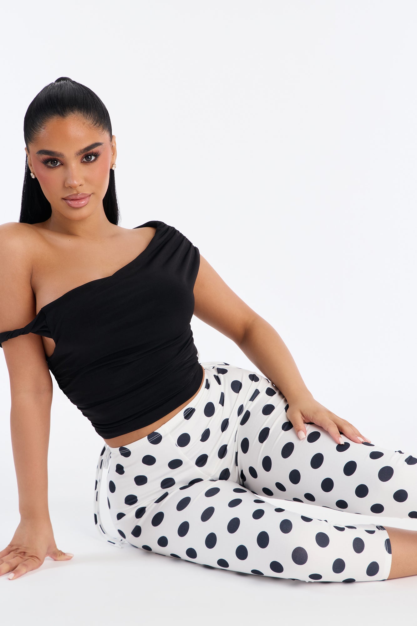 Lucia High Rise Polka Dot Capri Legging 19″ - White/combo