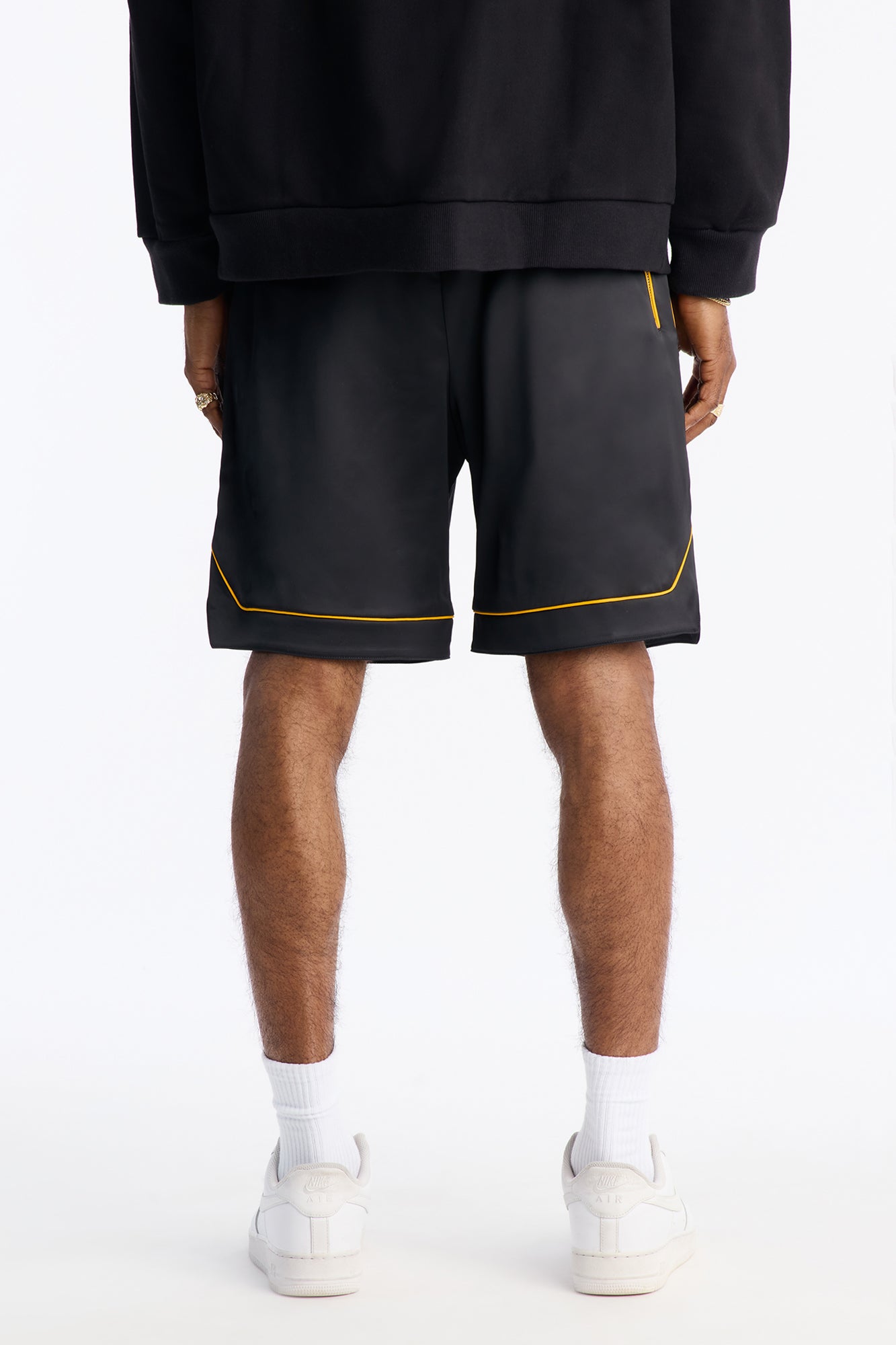 Slant Pocket Gloss Short - Black