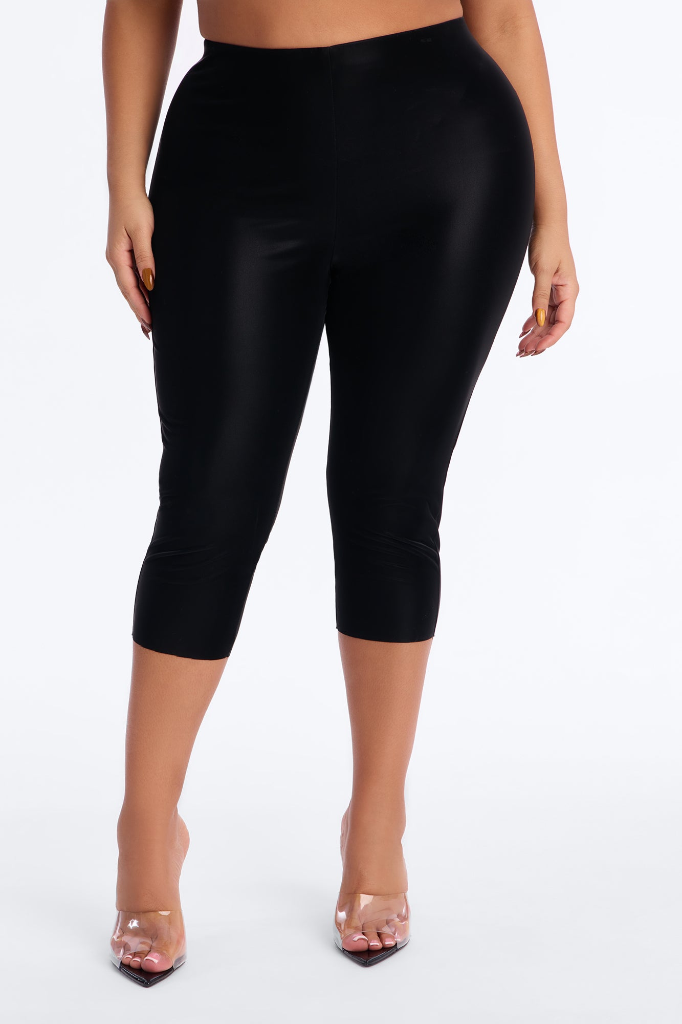 Juniper Mid Rise Liquid Coated Capri Legging 19″ - Black