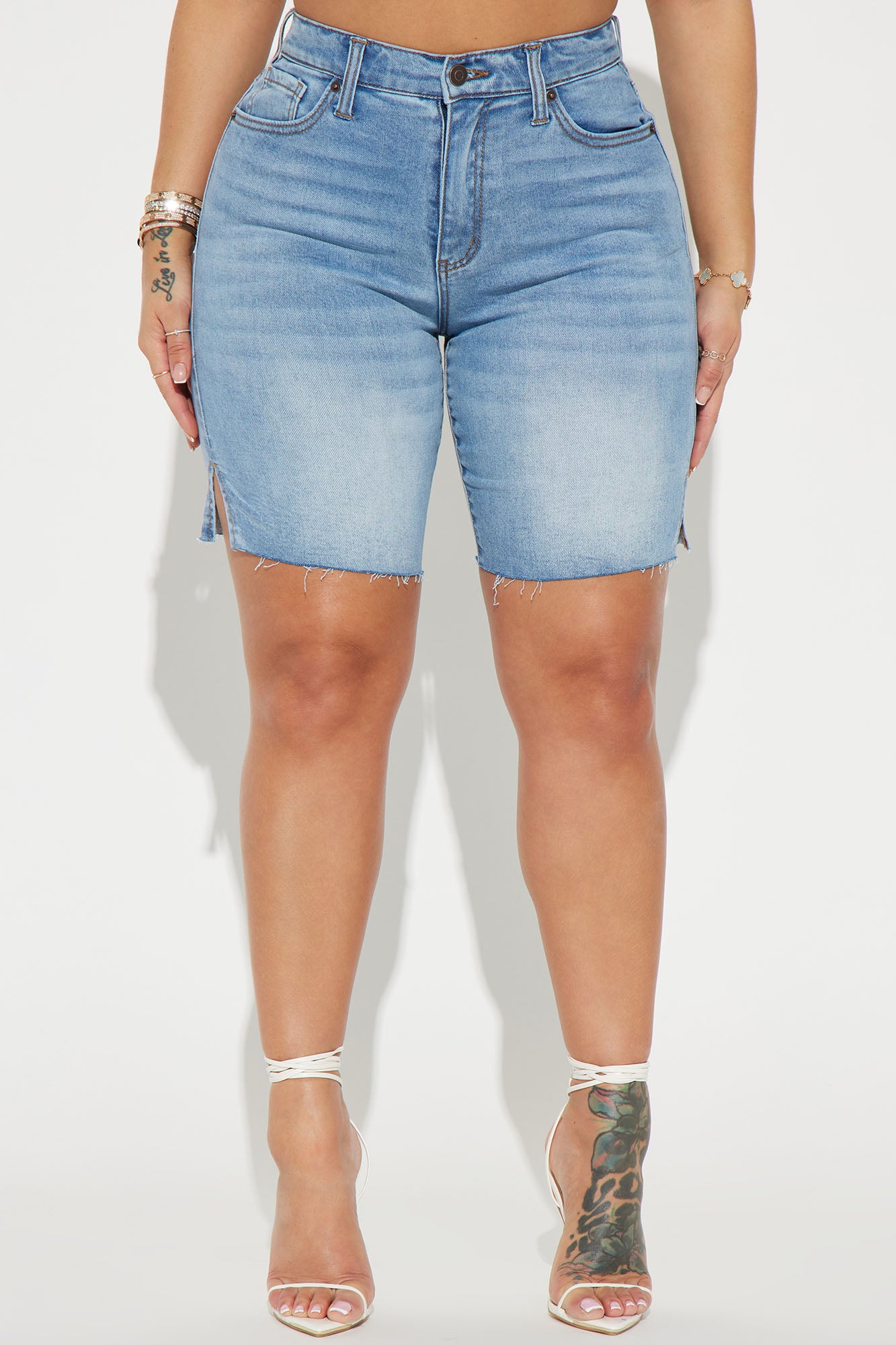 Everything's Good Super Stretch Denim Bermudas - Light Blue Wash