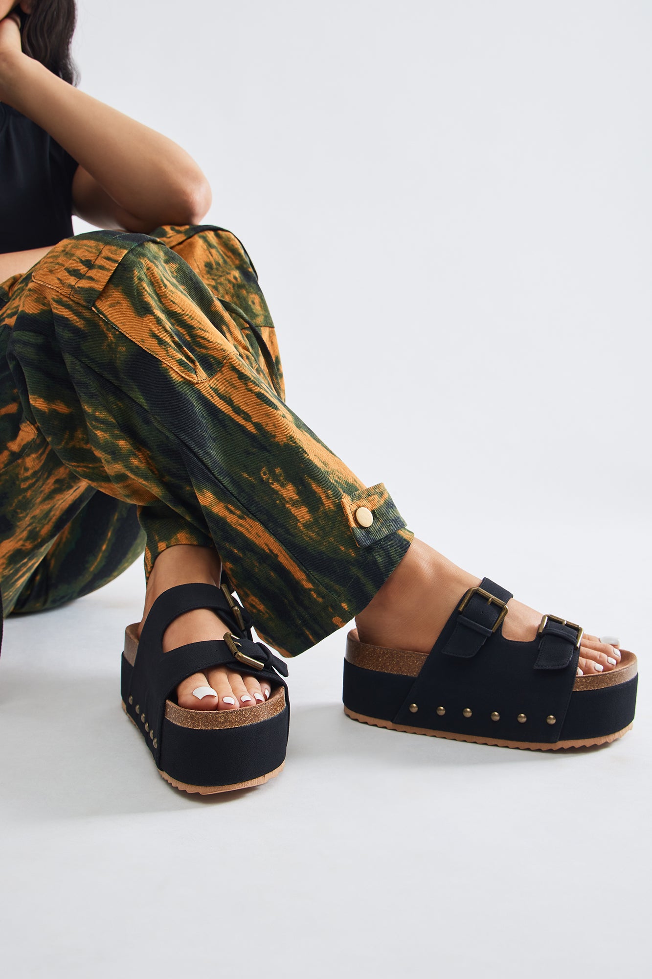 I Swear It's True Flatform Sandals - Black