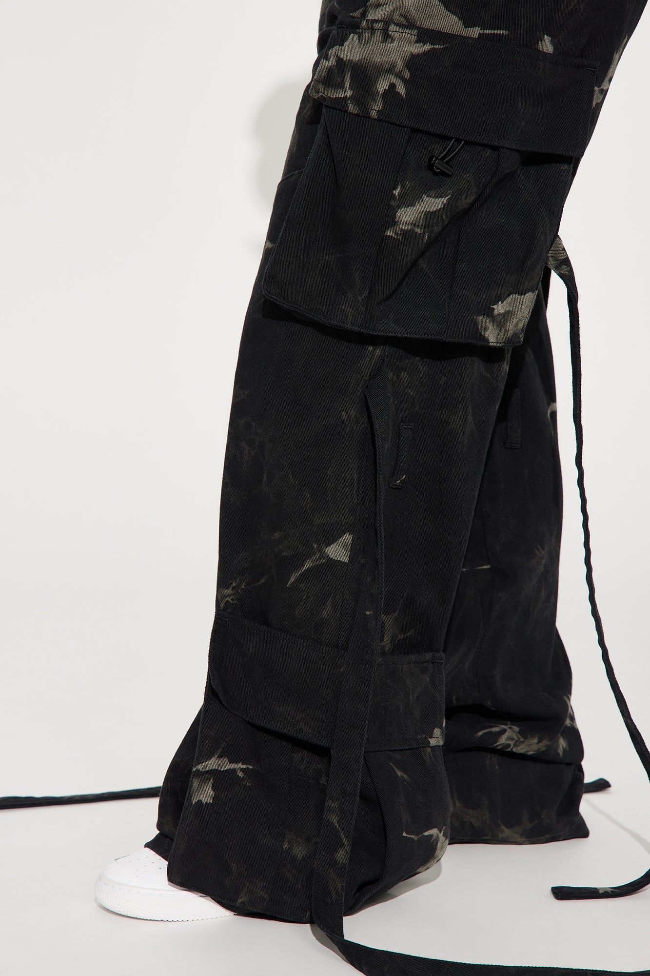 Level You Up Mineral Wash Cargo Pant - Black/combo