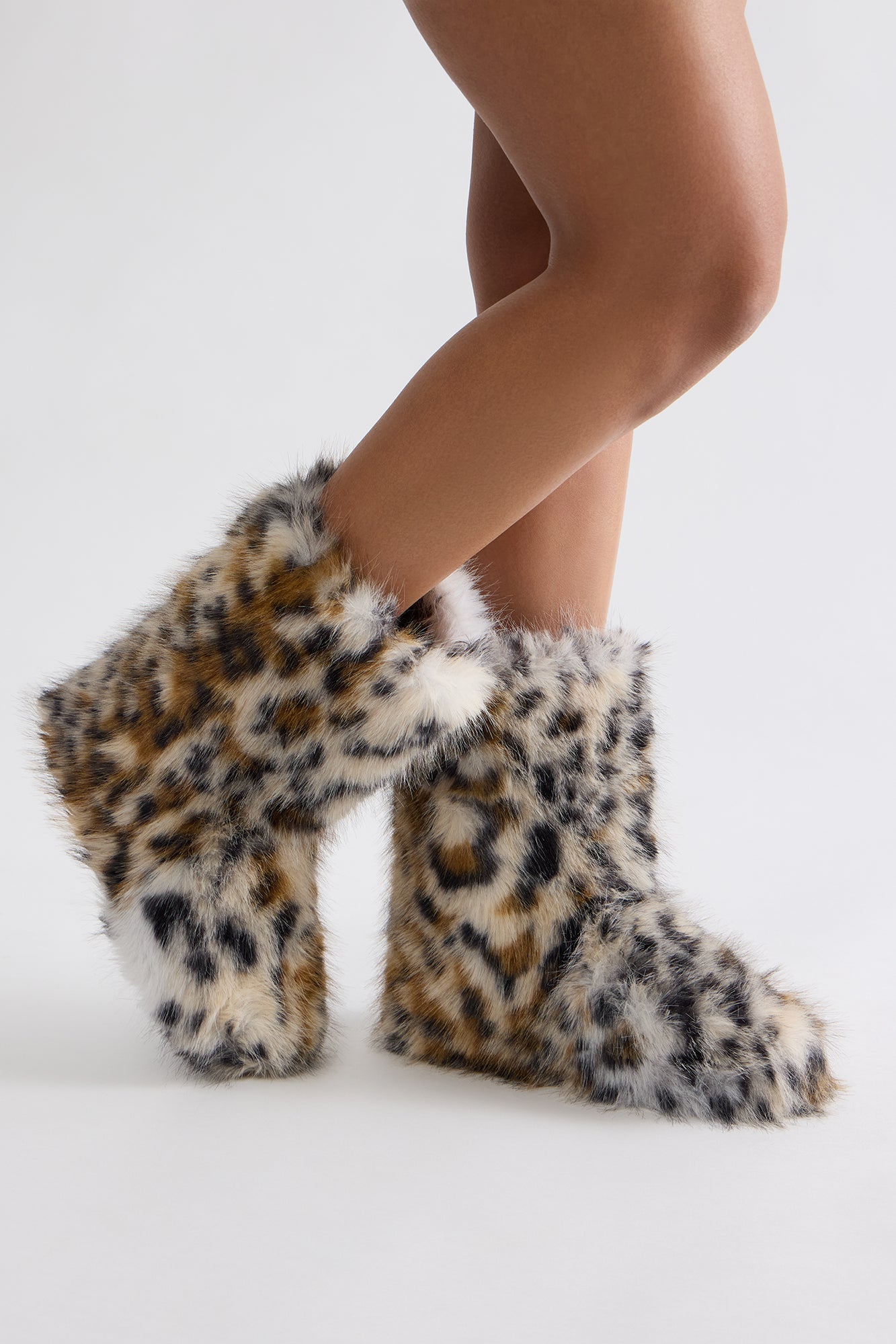 Chilly Days Booties - Leopard