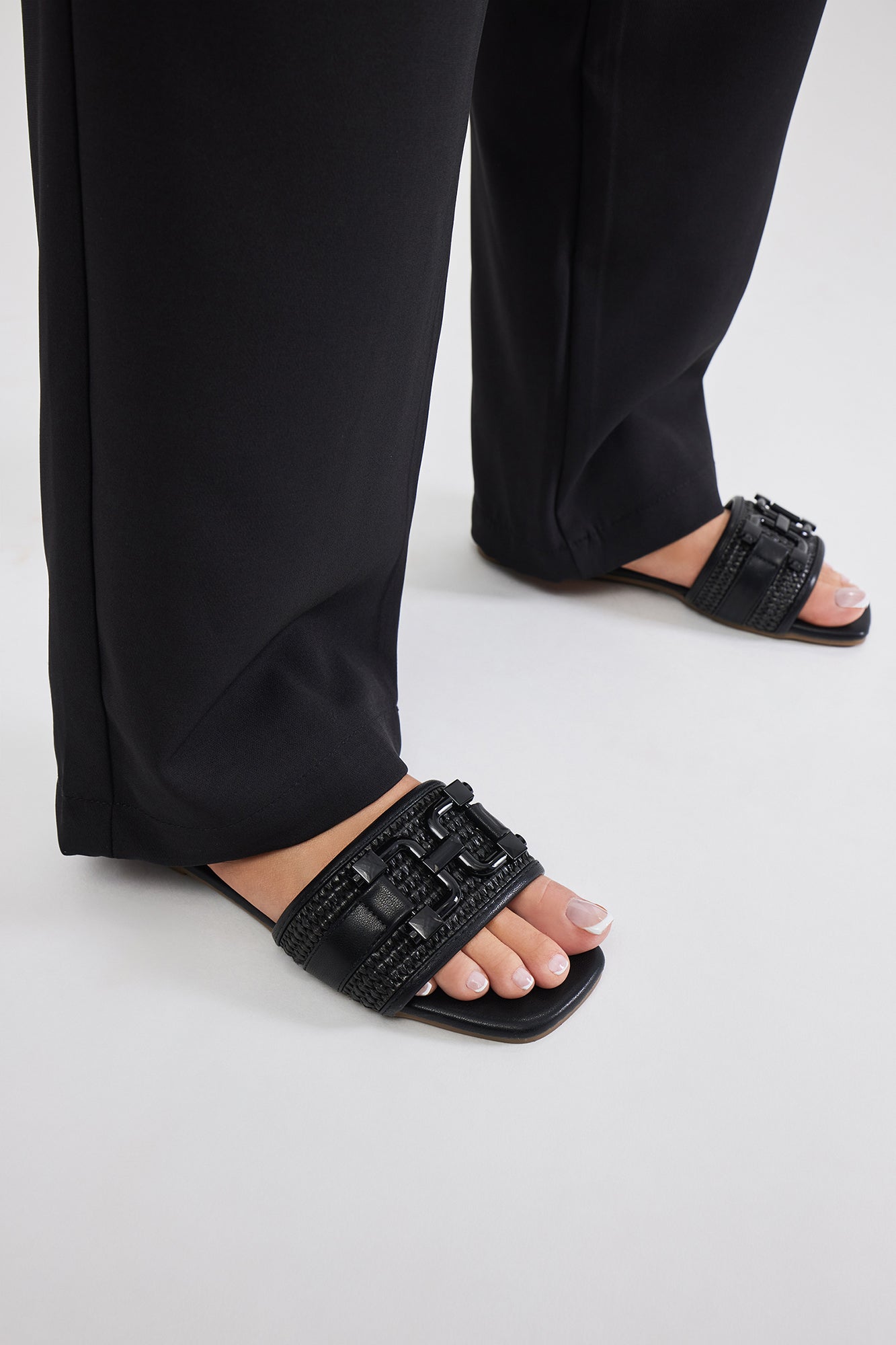 Sunday Strolls Flat Sandals - Black