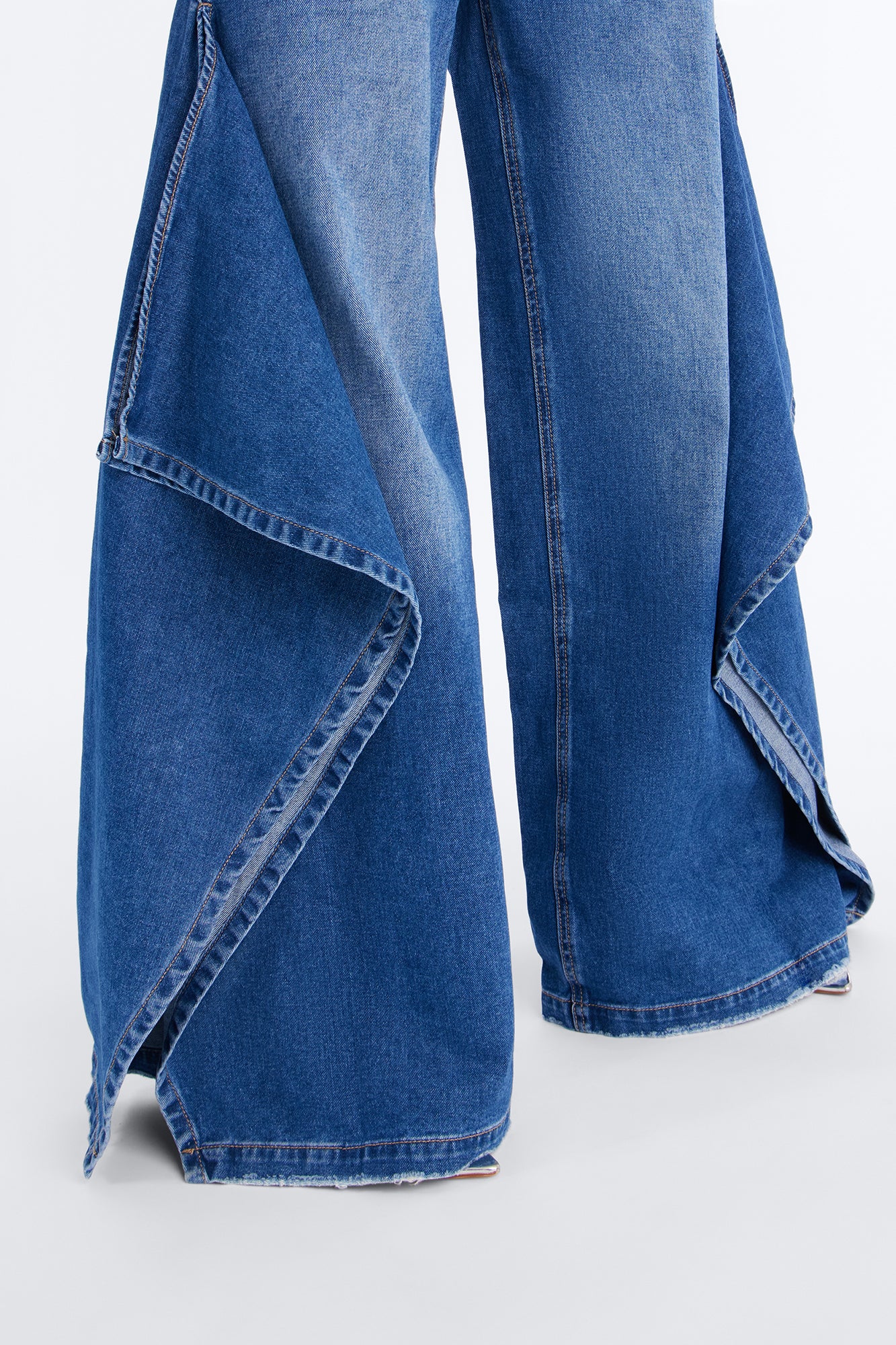 Not The Drama Wide Leg Jeans - Medium Wash