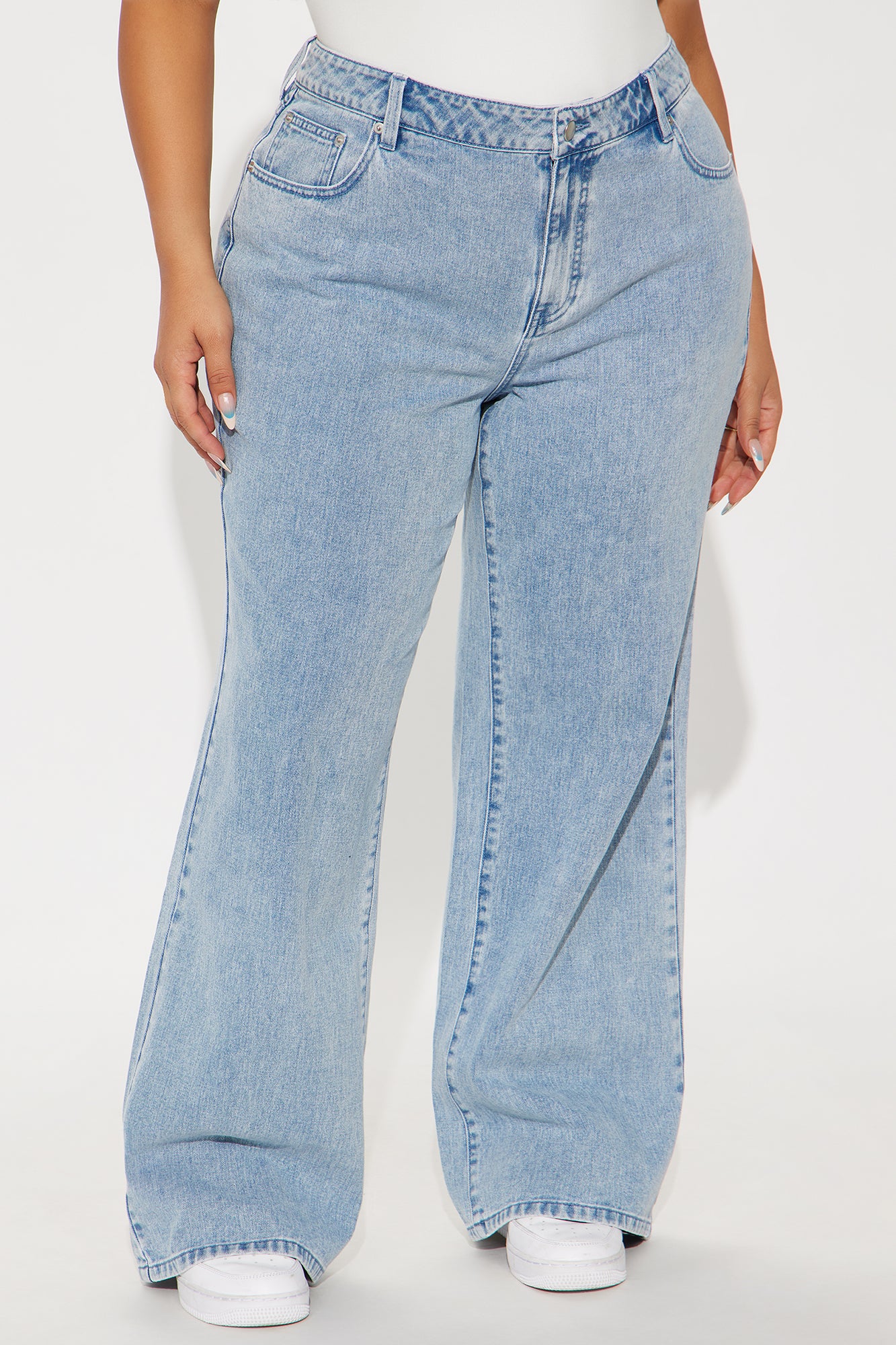 Taking A Bow Embroidered Baggy Jeans - Light Wash