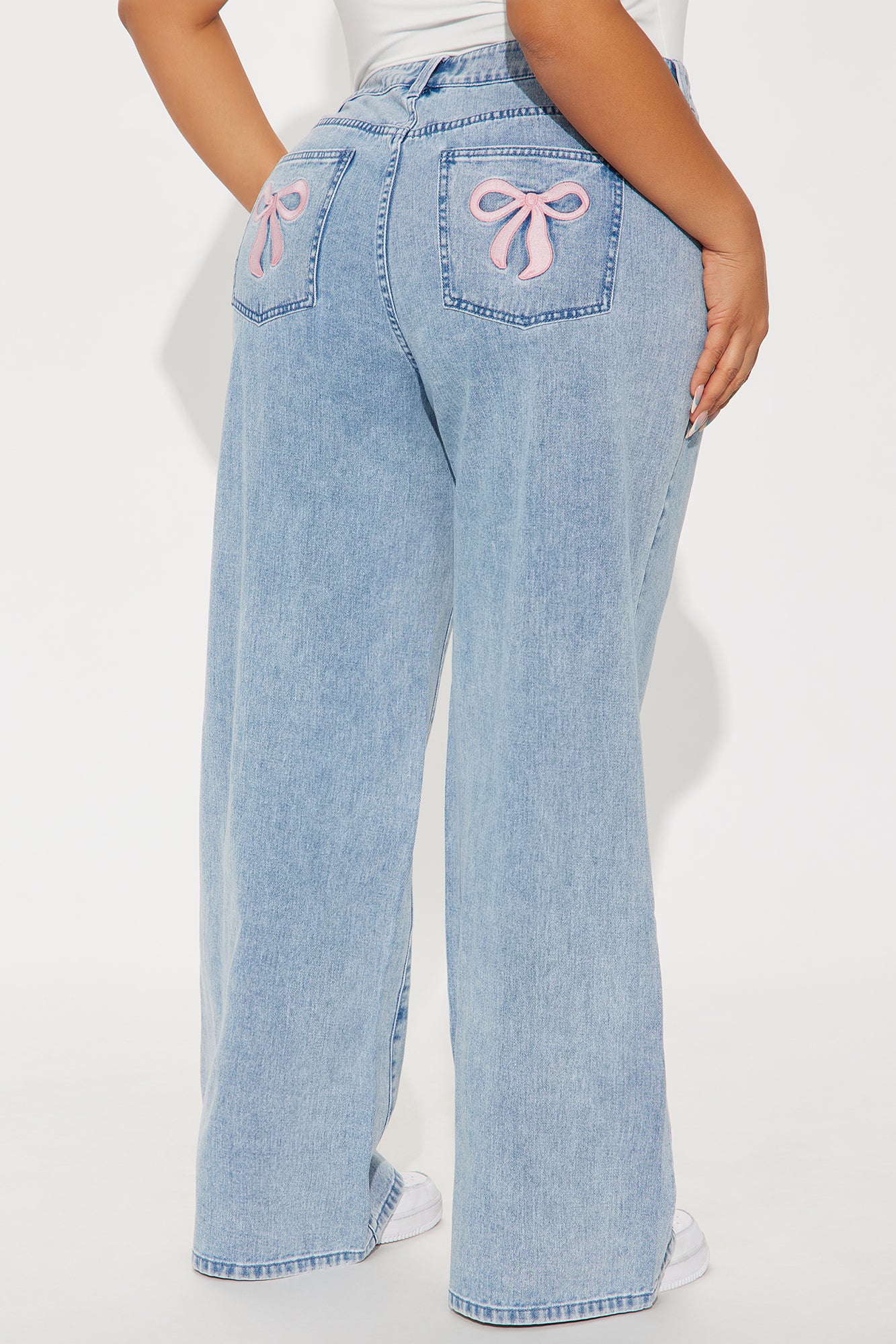 Taking A Bow Embroidered Baggy Jeans - Light Wash