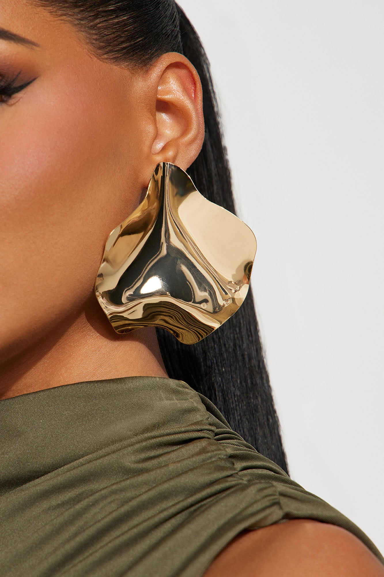 Golden Foil Flakes Earrings - Gold