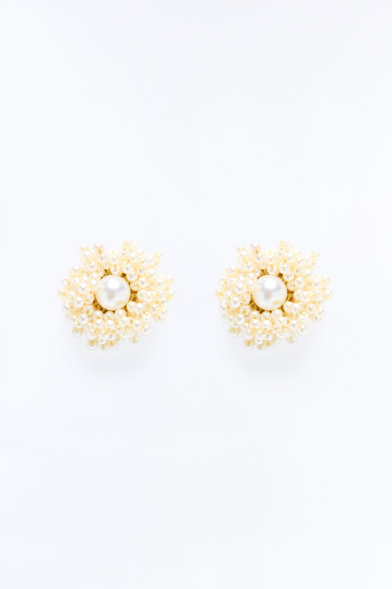 Perla Stud Earrings - White