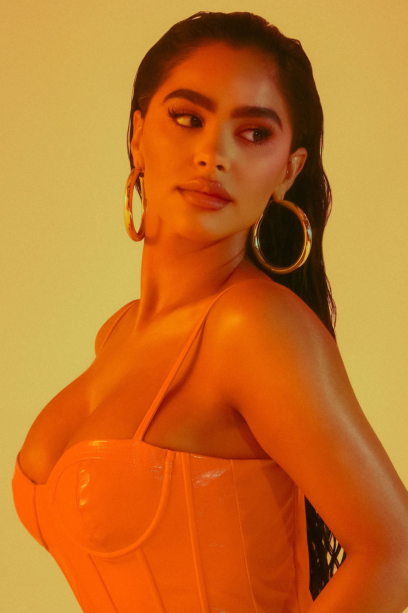 Simply Basic Hoop Earrings - Gold
